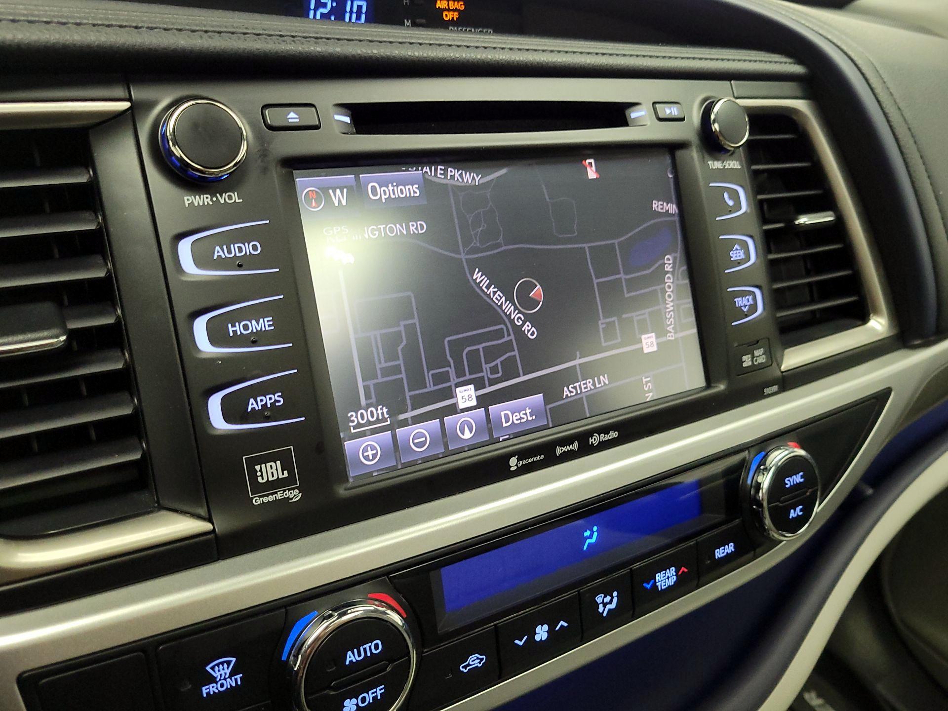 Thumbnail: 2019 Toyota Highlander - 14