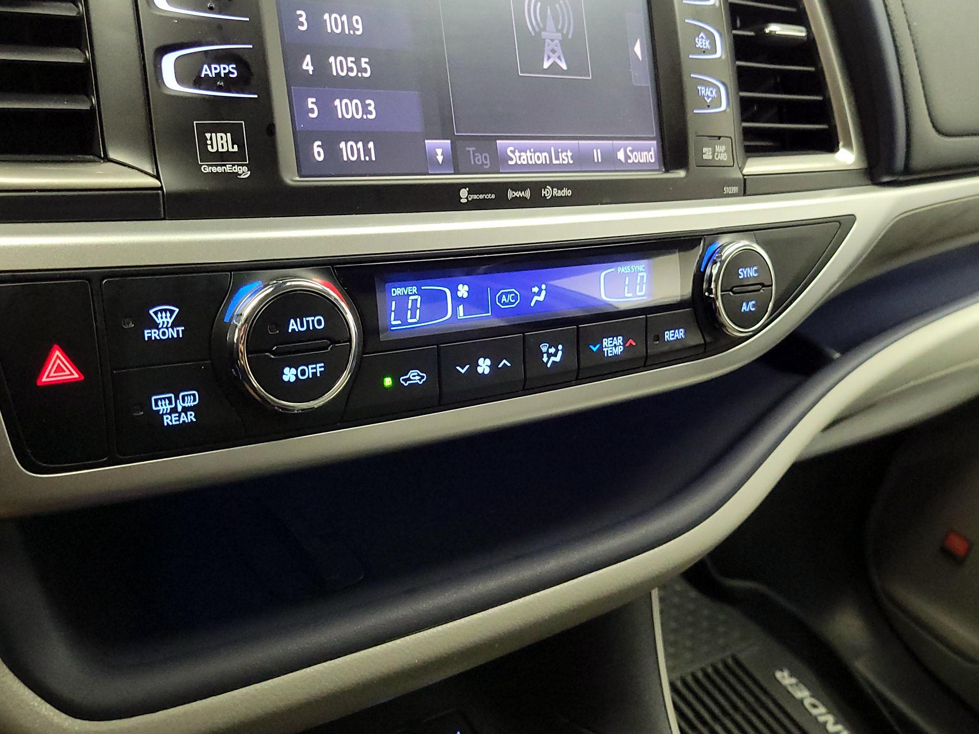 Thumbnail: 2019 Toyota Highlander - 17