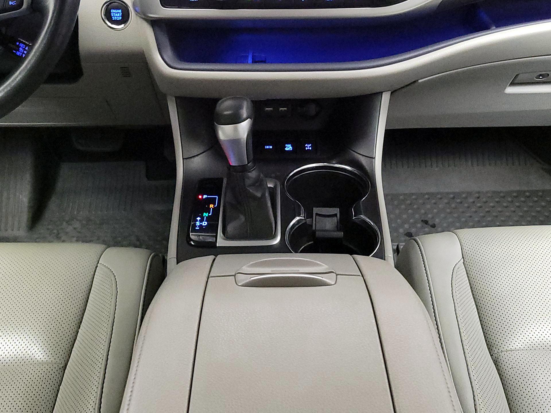 Thumbnail: 2019 Toyota Highlander - 18