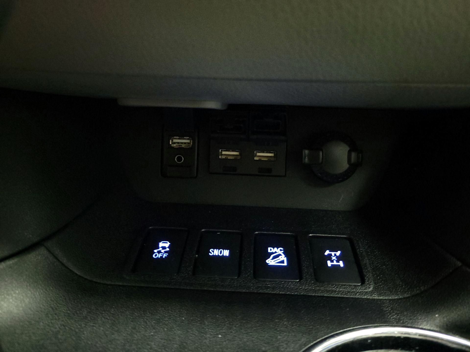 Thumbnail: 2019 Toyota Highlander - 19