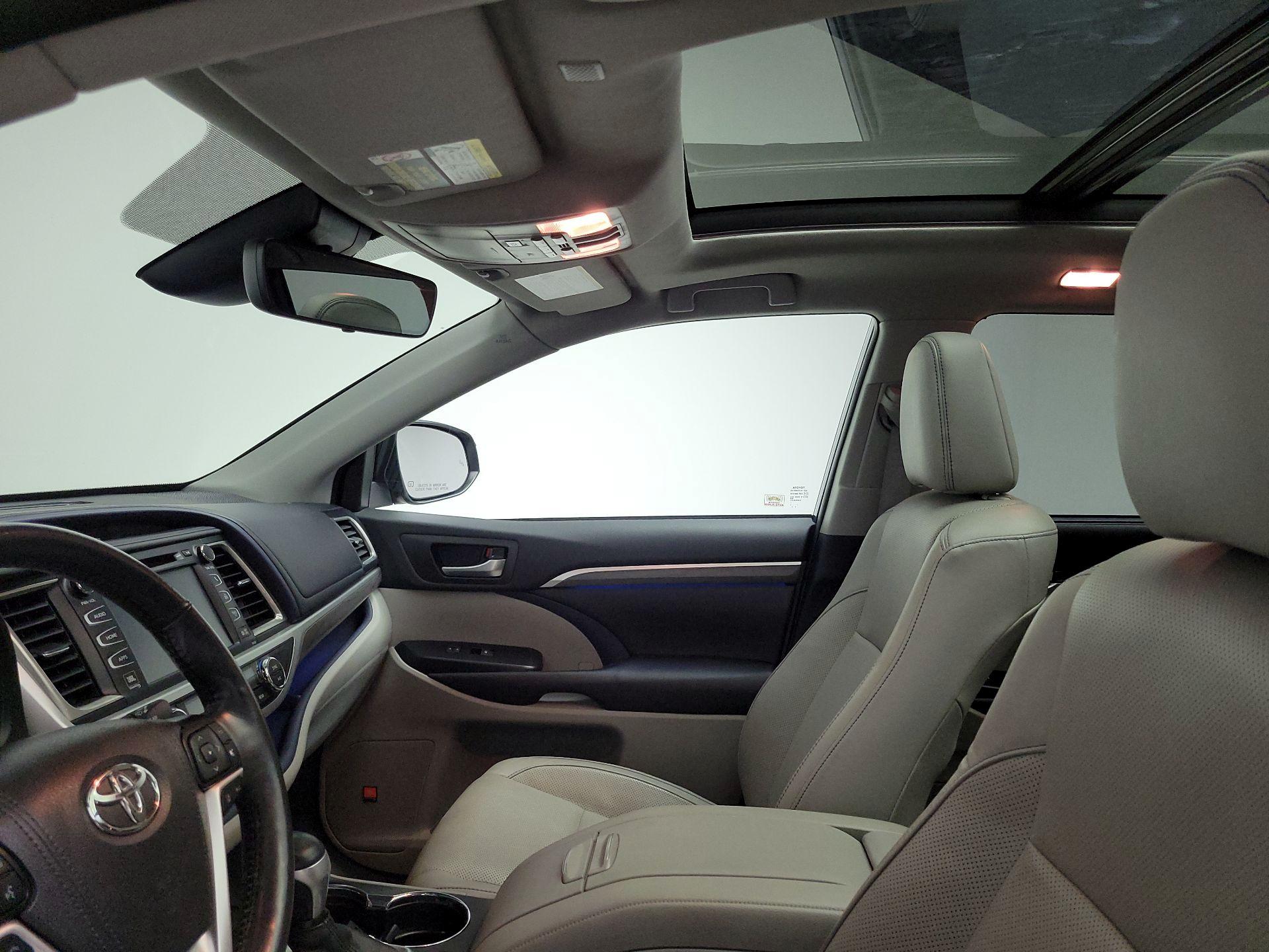 Thumbnail: 2019 Toyota Highlander - 20