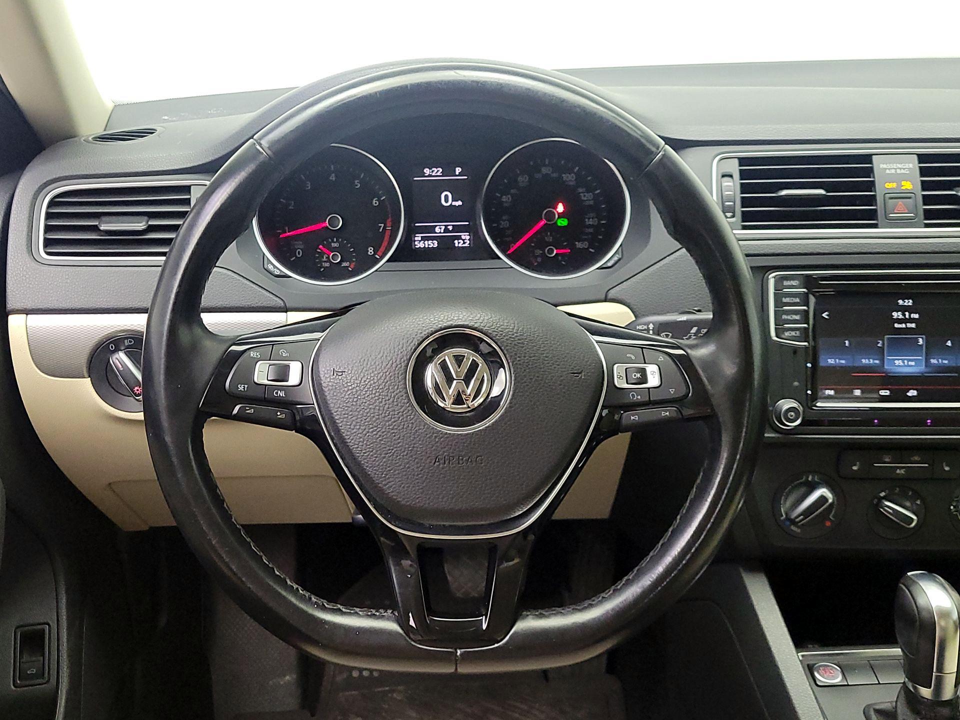 Thumbnail: 2017 Volkswagen Jetta - 10