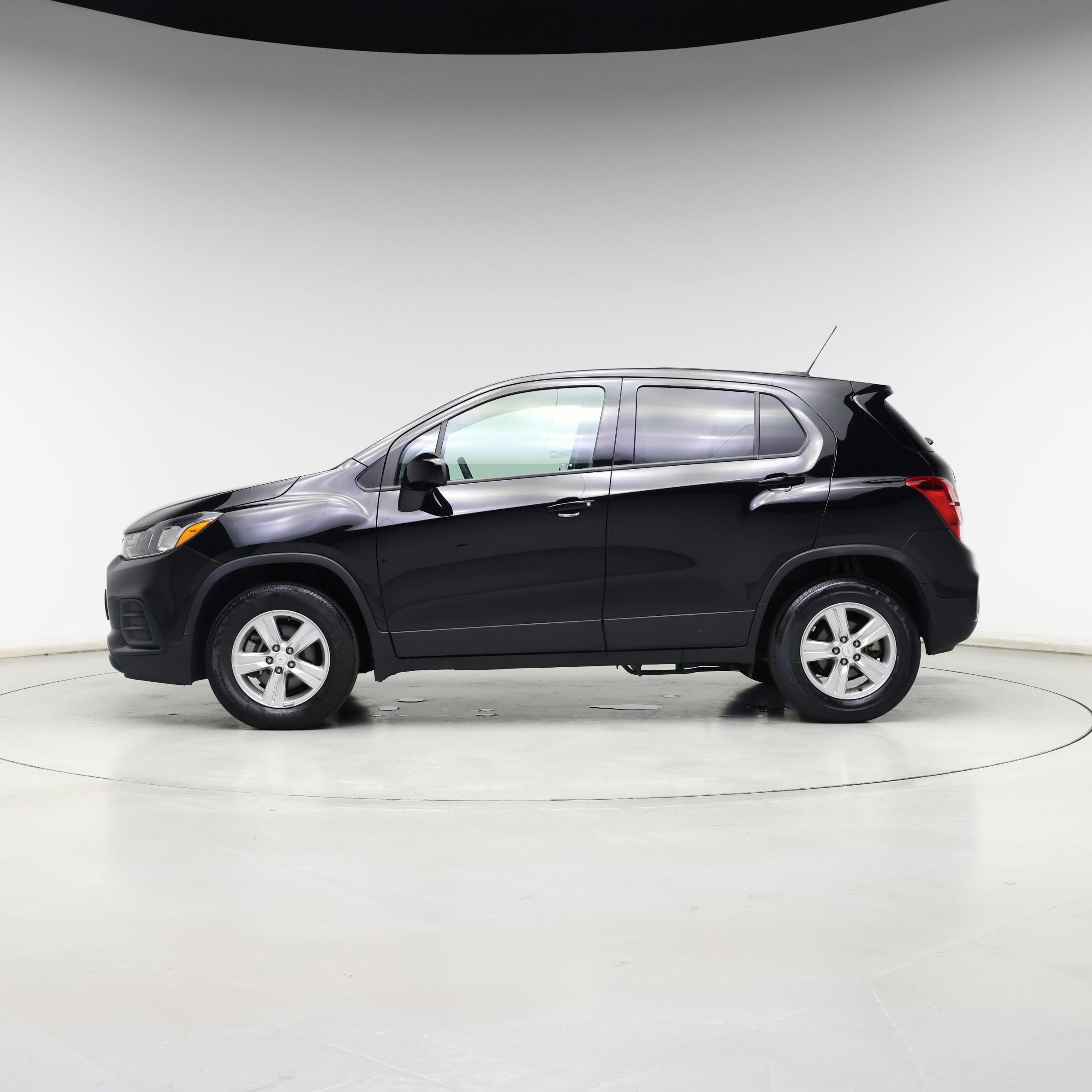 Thumbnail: 2022 Chevrolet Trax - 3