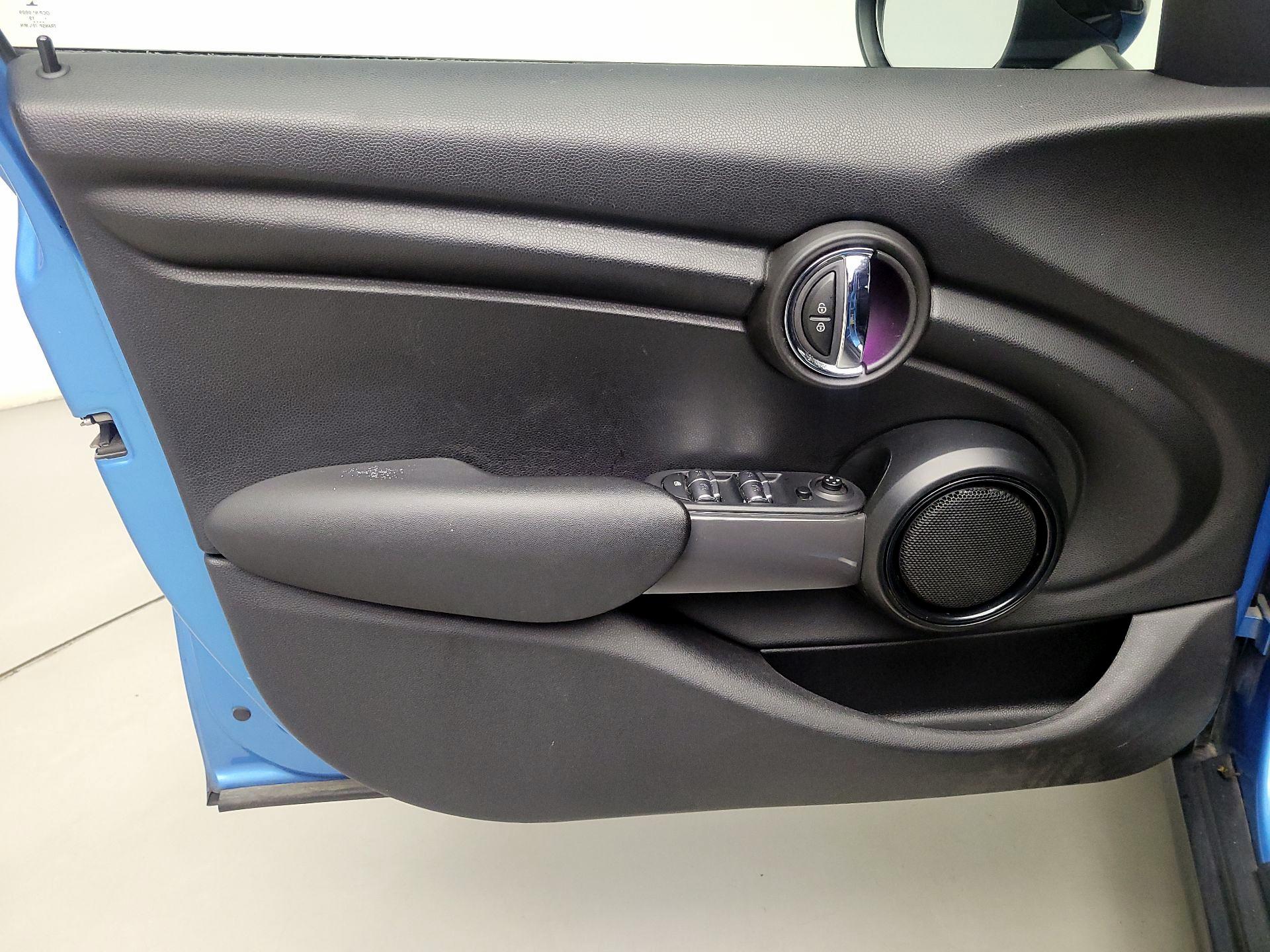 Thumbnail: 2019 MINI Cooper Hardtop - 12