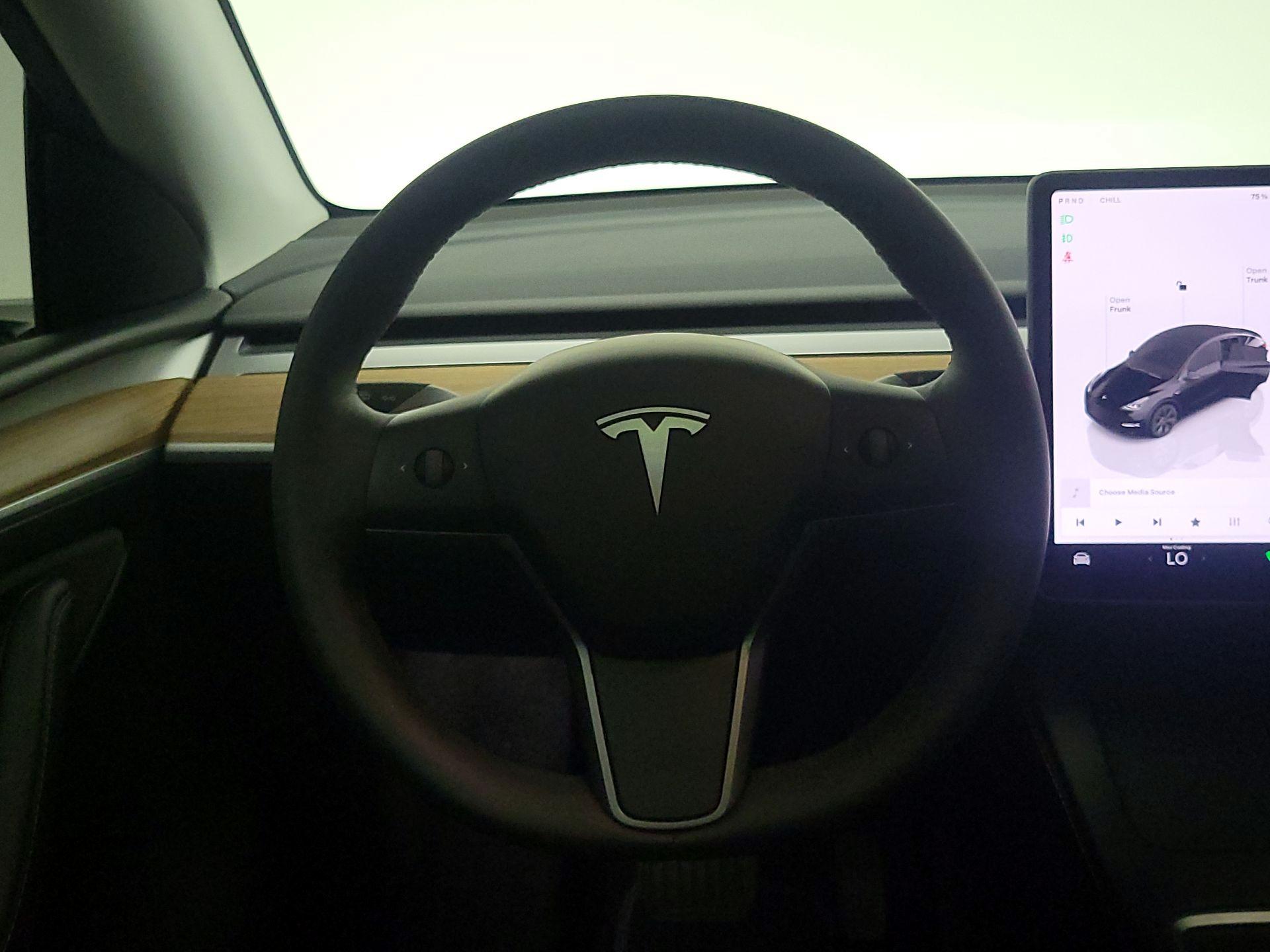 Thumbnail: 2025 Tesla Model Y - 10