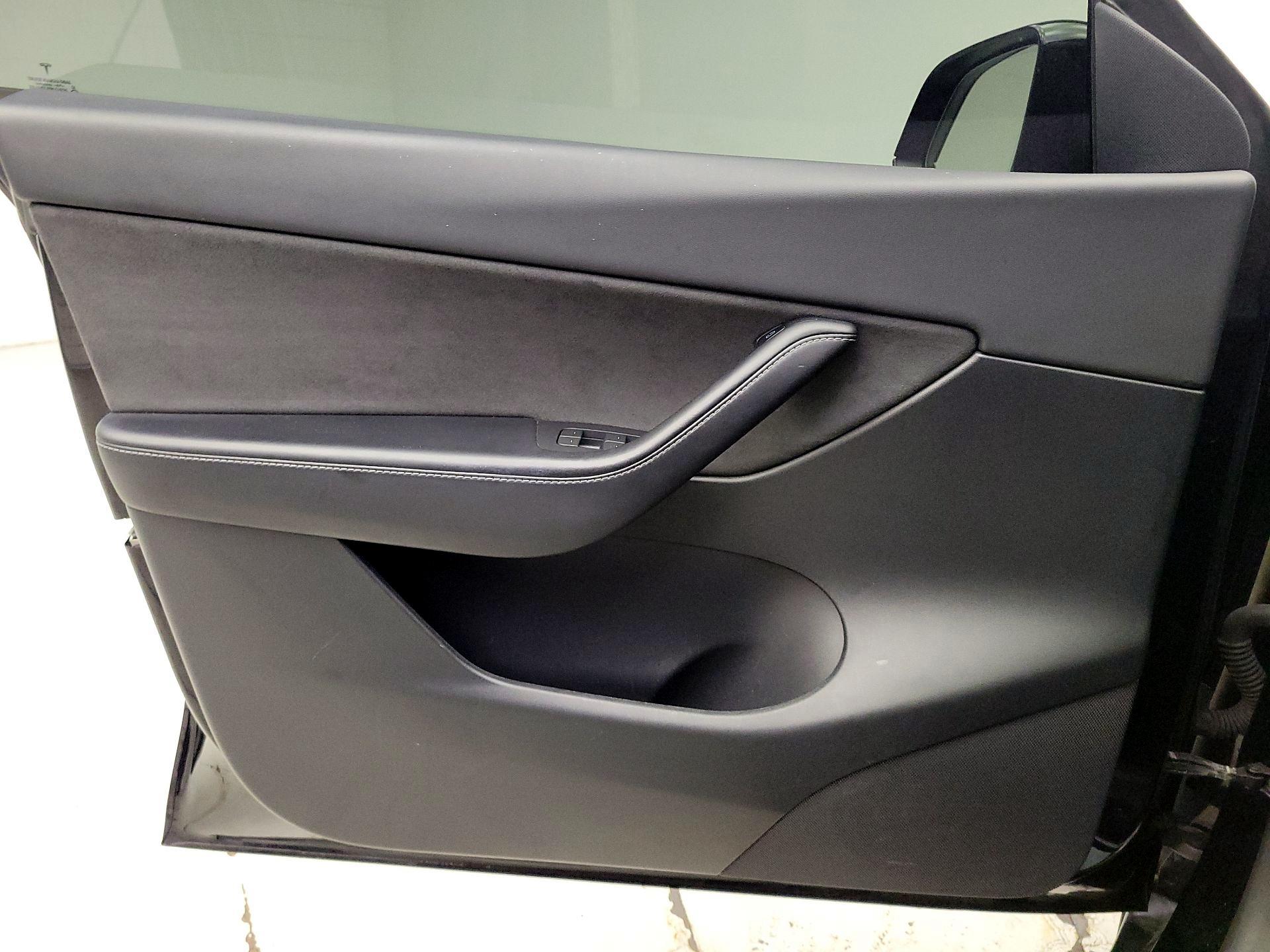 Thumbnail: 2022 Tesla Model Y - 12