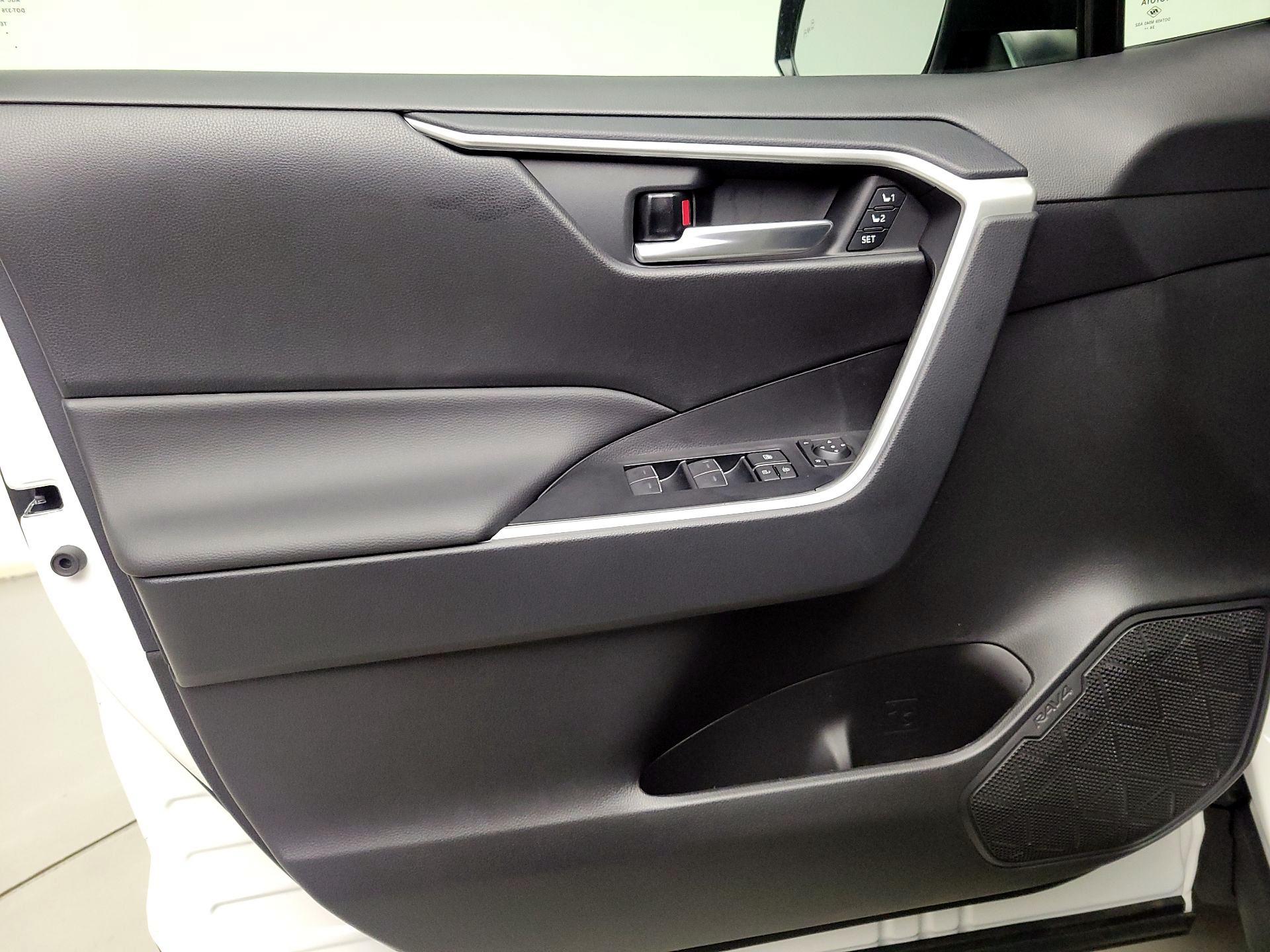 Thumbnail: 2025 Toyota RAV4 - 12