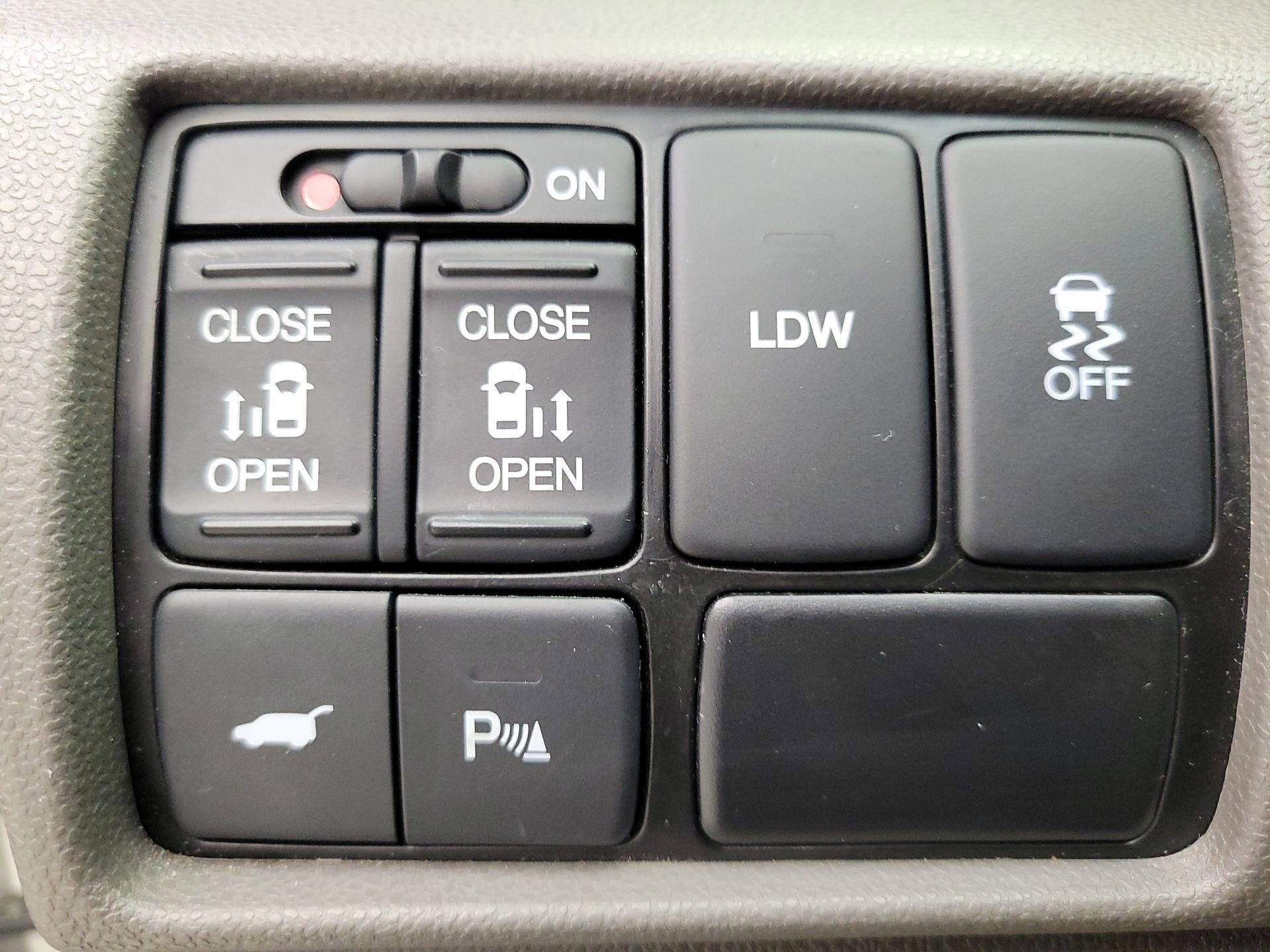 Thumbnail: 2016 Honda Odyssey - 13