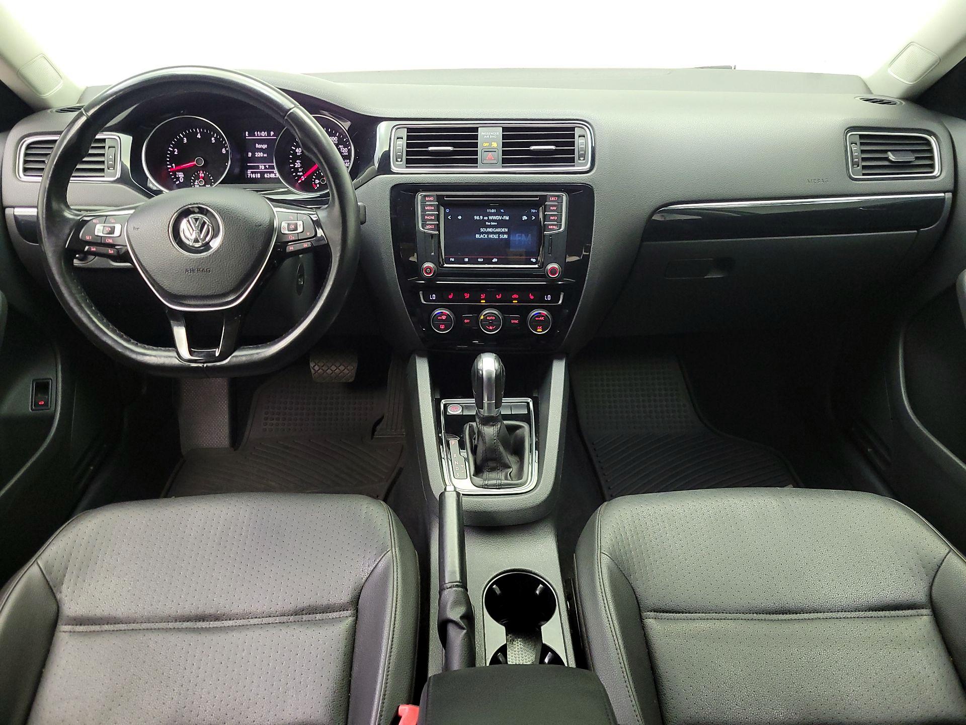 Thumbnail: 2017 Volkswagen Jetta - 9