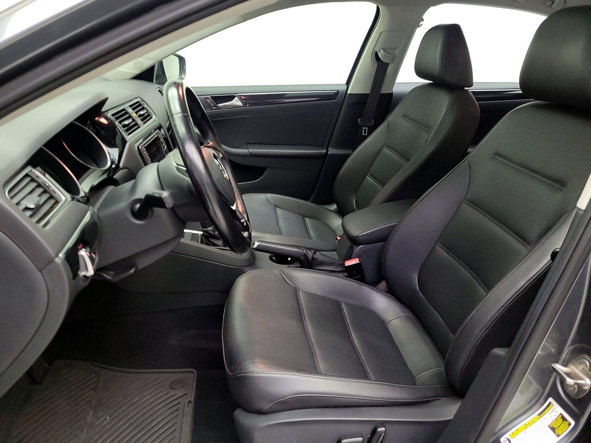 Thumbnail: 2017 Volkswagen Jetta - 11