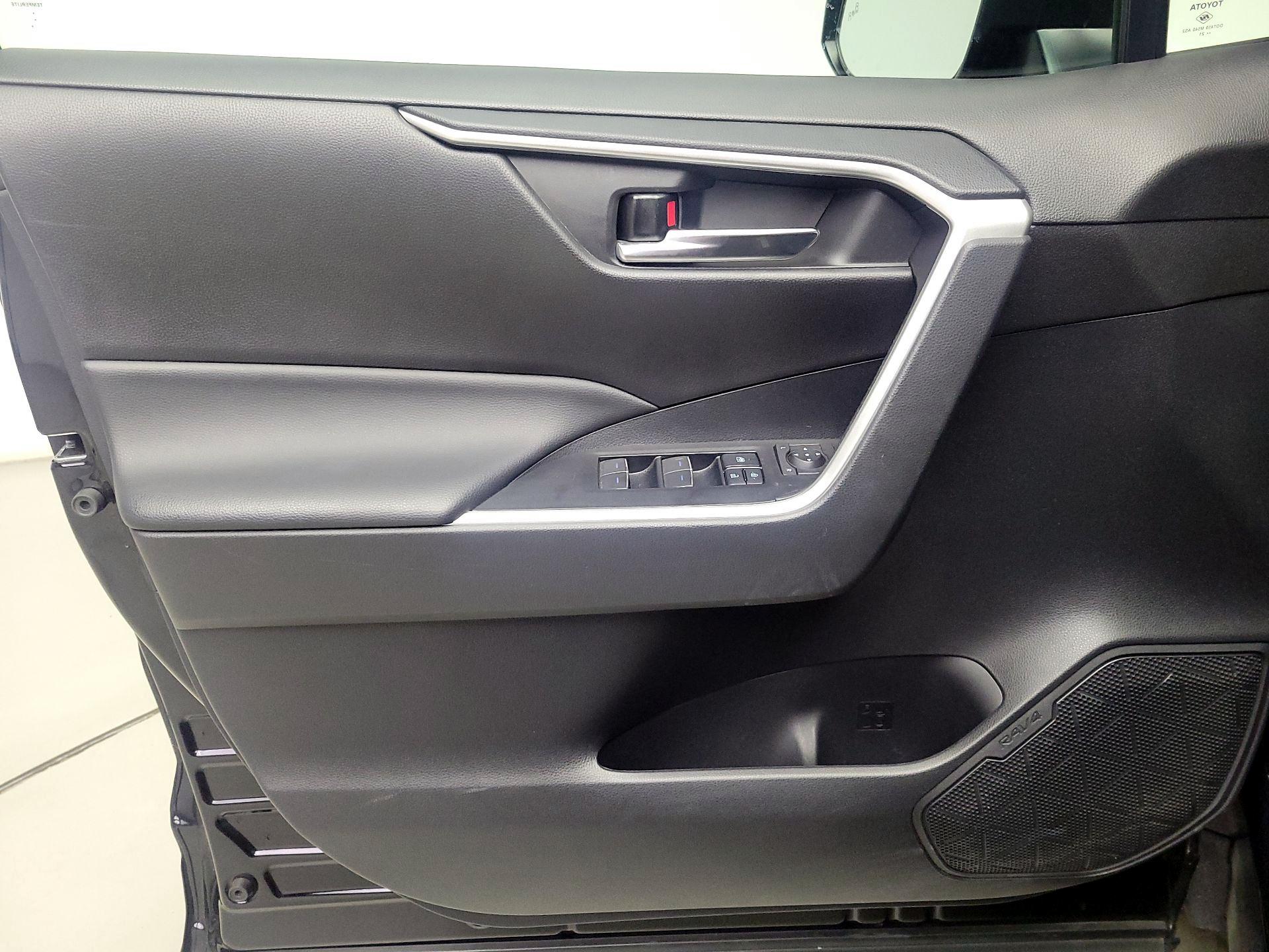Thumbnail: 2022 Toyota RAV4 - 12