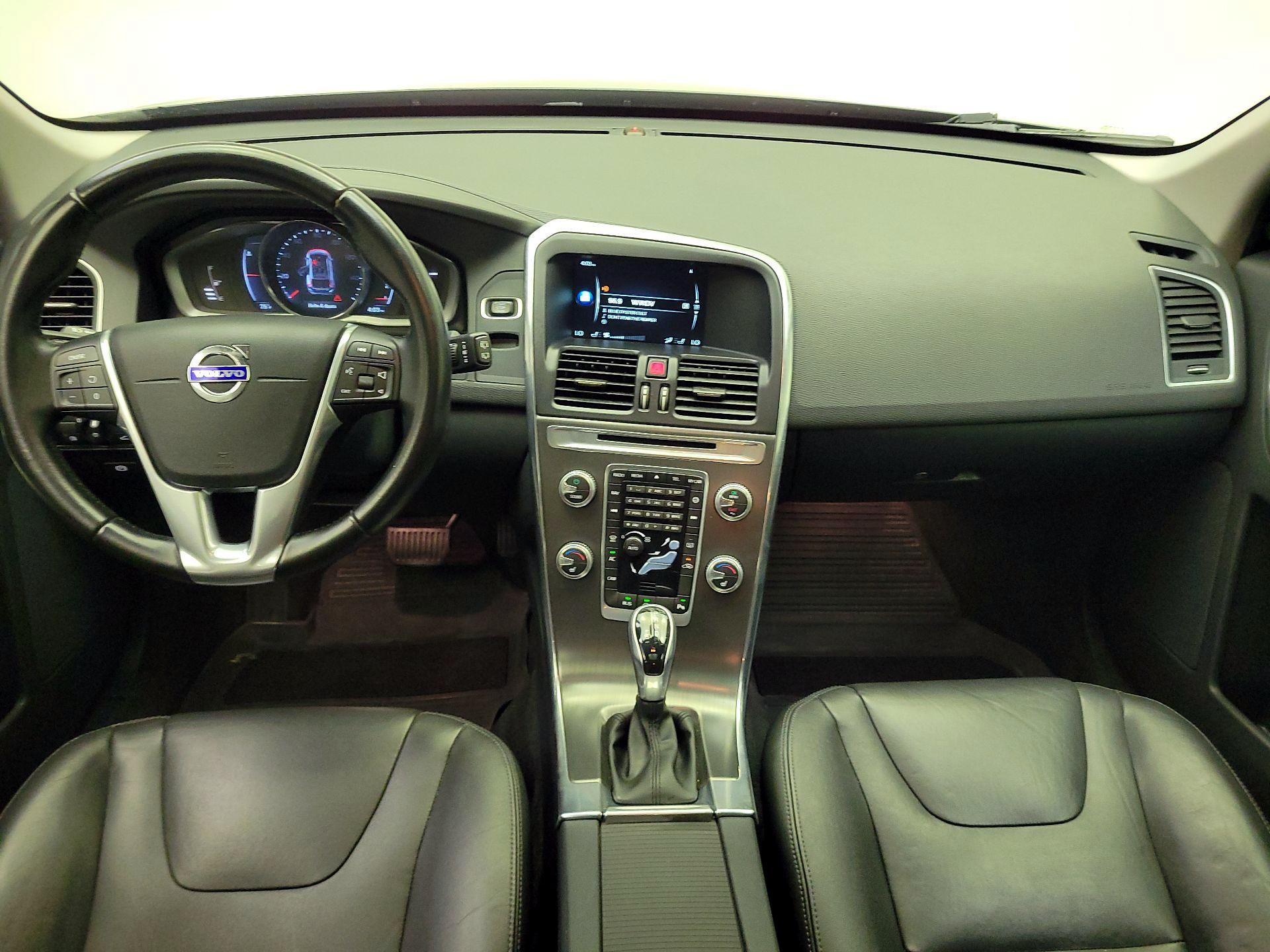 Thumbnail: 2016 Volvo XC60 - 9