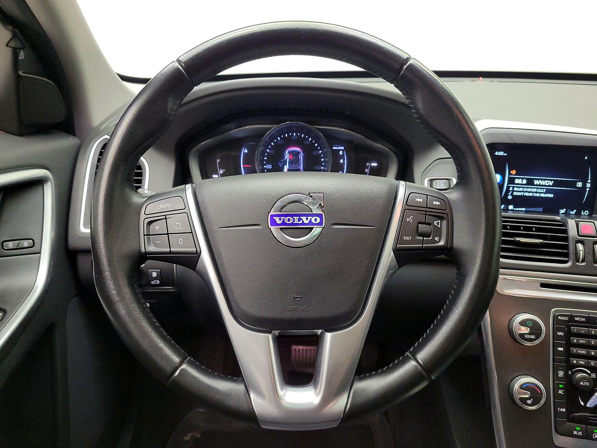 Thumbnail: 2016 Volvo XC60 - 10