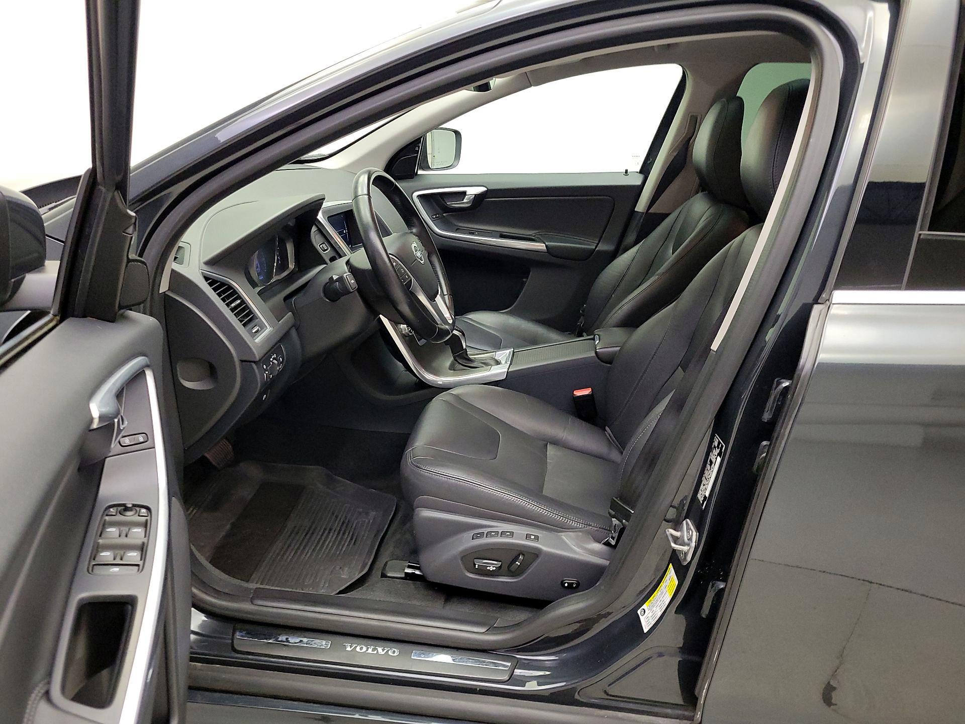 Thumbnail: 2016 Volvo XC60 - 11