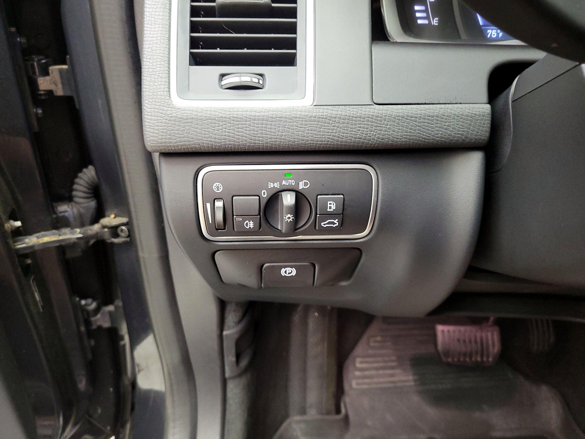 Thumbnail: 2016 Volvo XC60 - 13