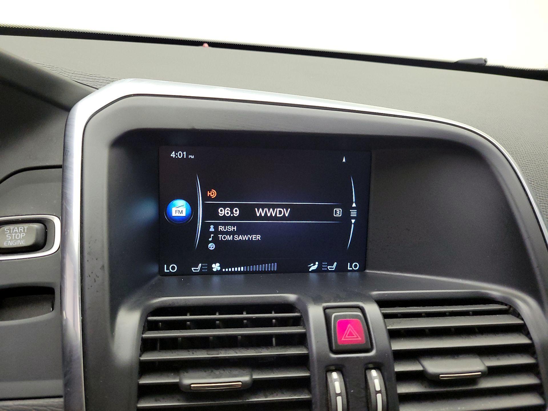 Thumbnail: 2016 Volvo XC60 - 15