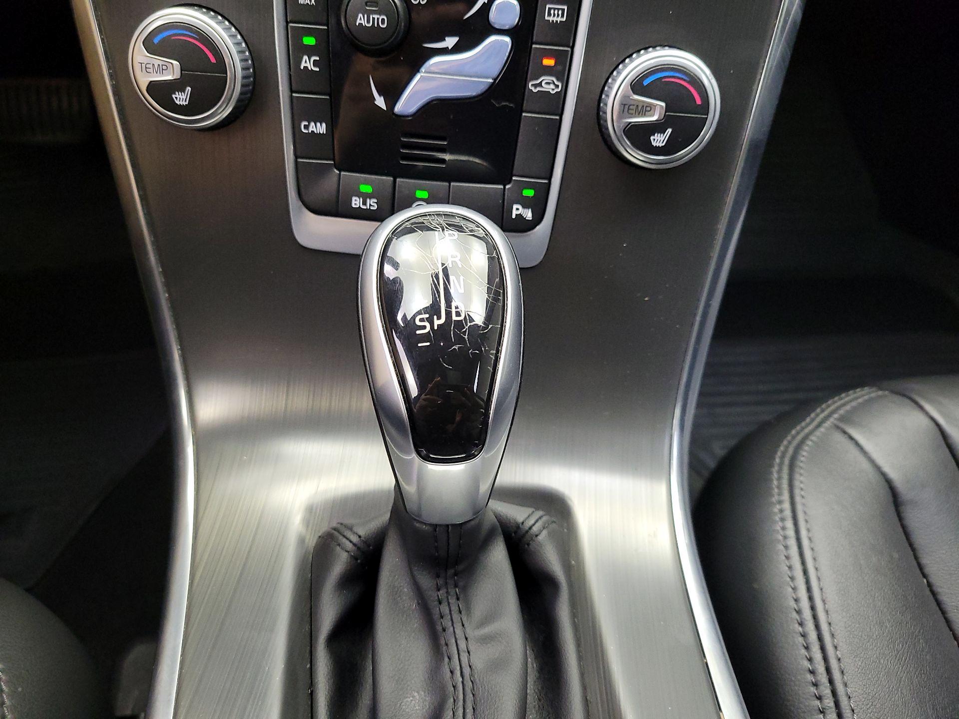 Thumbnail: 2016 Volvo XC60 - 17