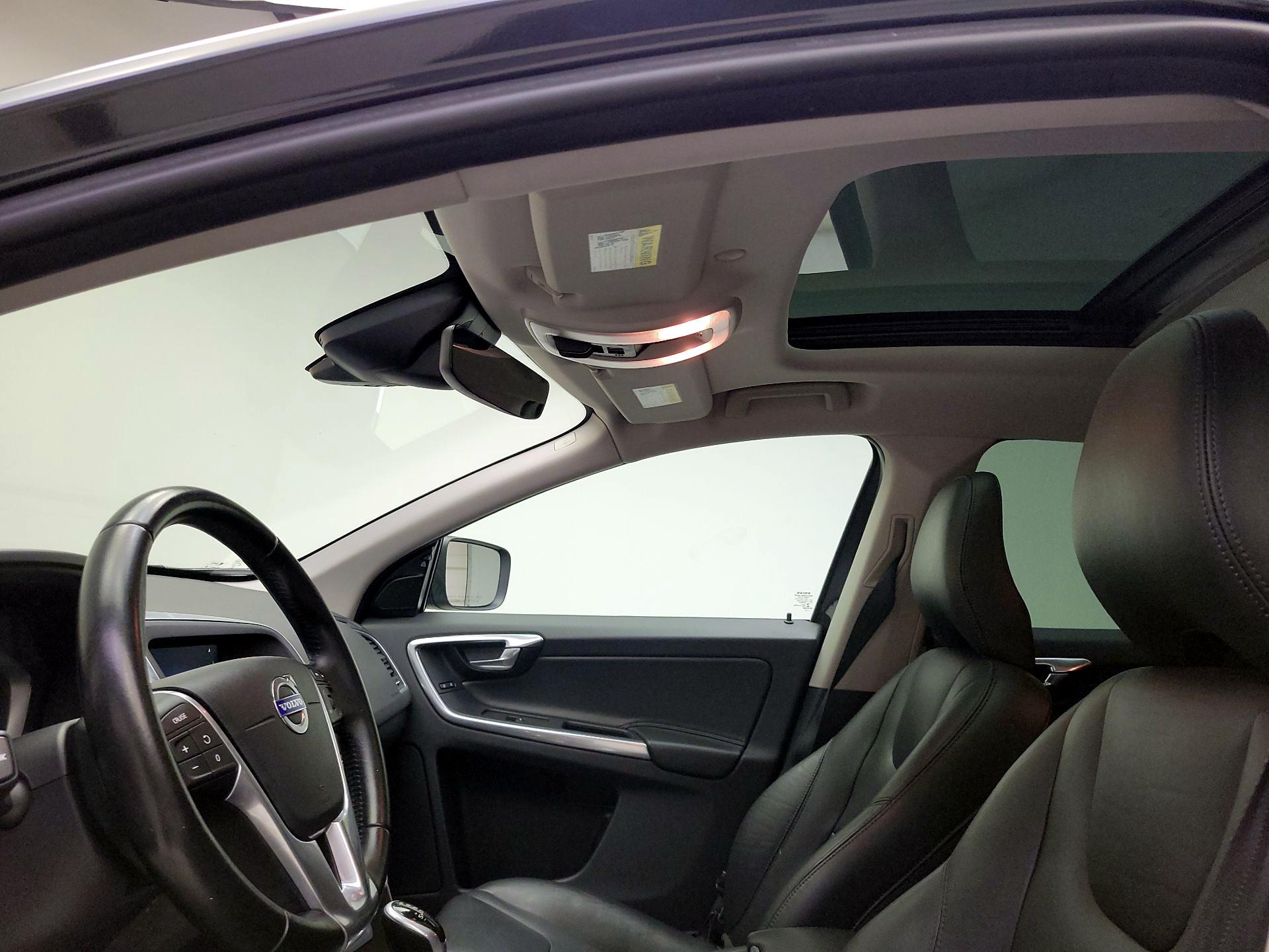 Thumbnail: 2016 Volvo XC60 - 18