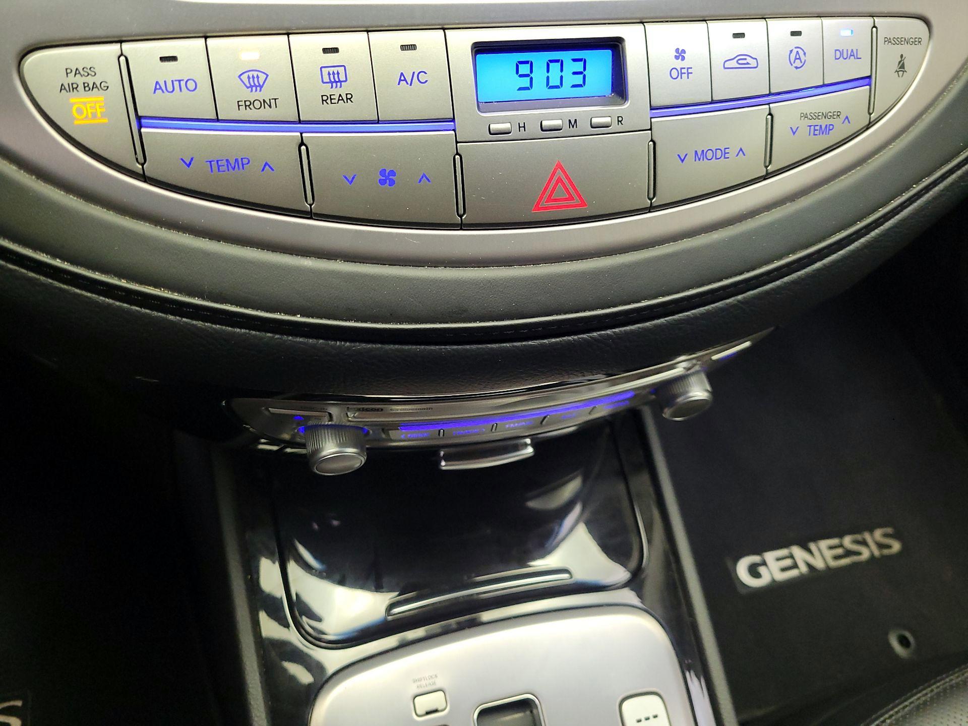Thumbnail: 2013 Hyundai Genesis - 17