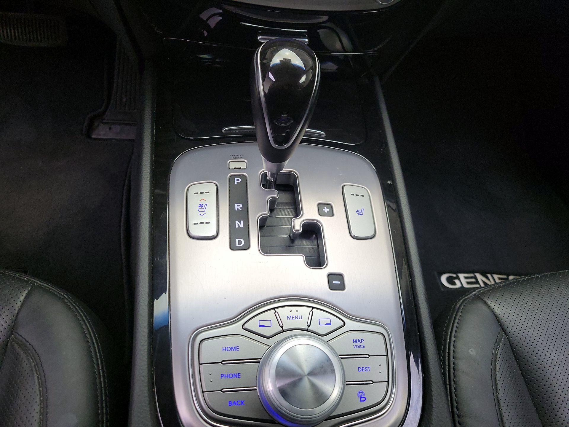 Thumbnail: 2013 Hyundai Genesis - 18