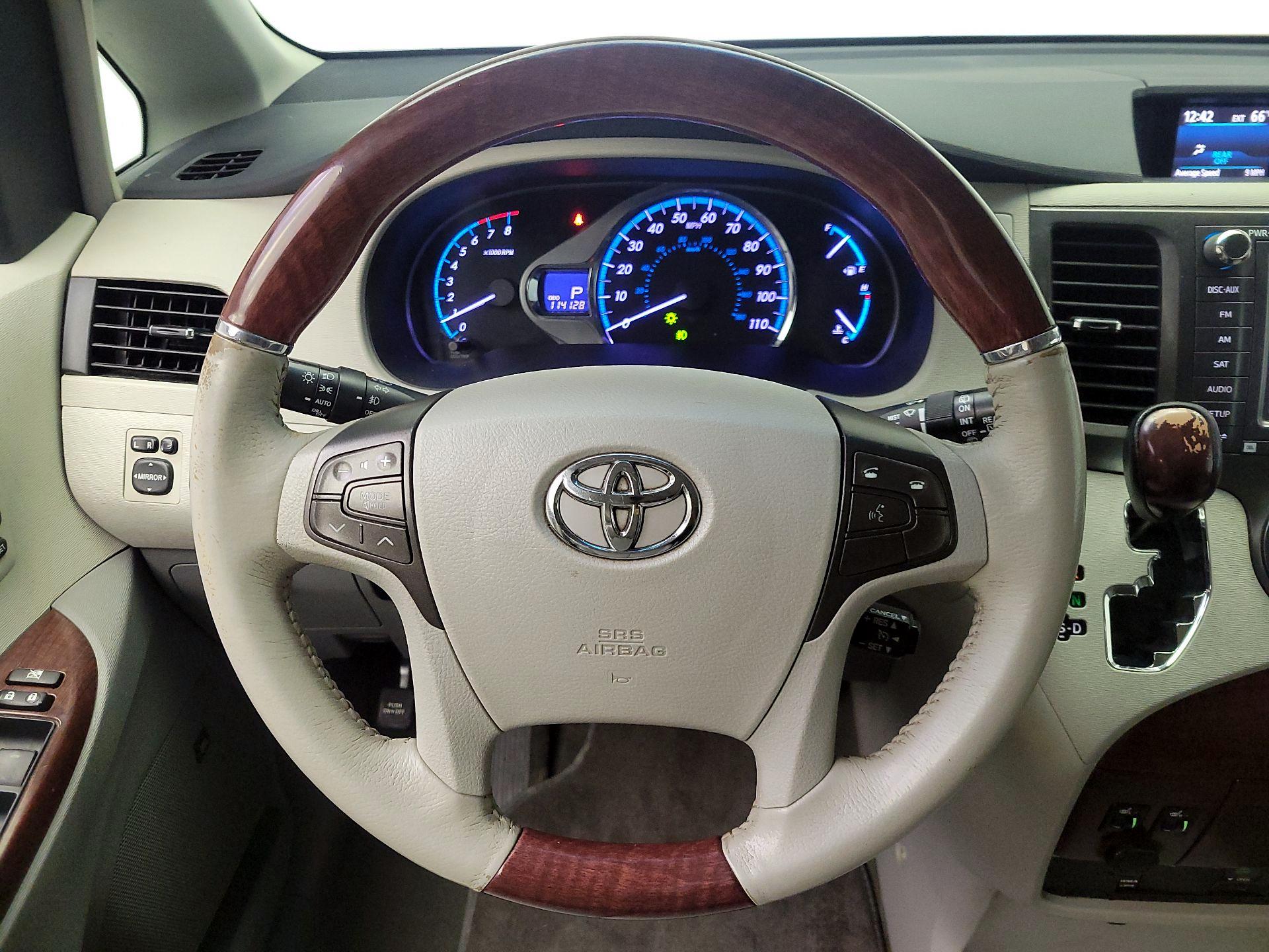 Thumbnail: 2013 Toyota Sienna - 10