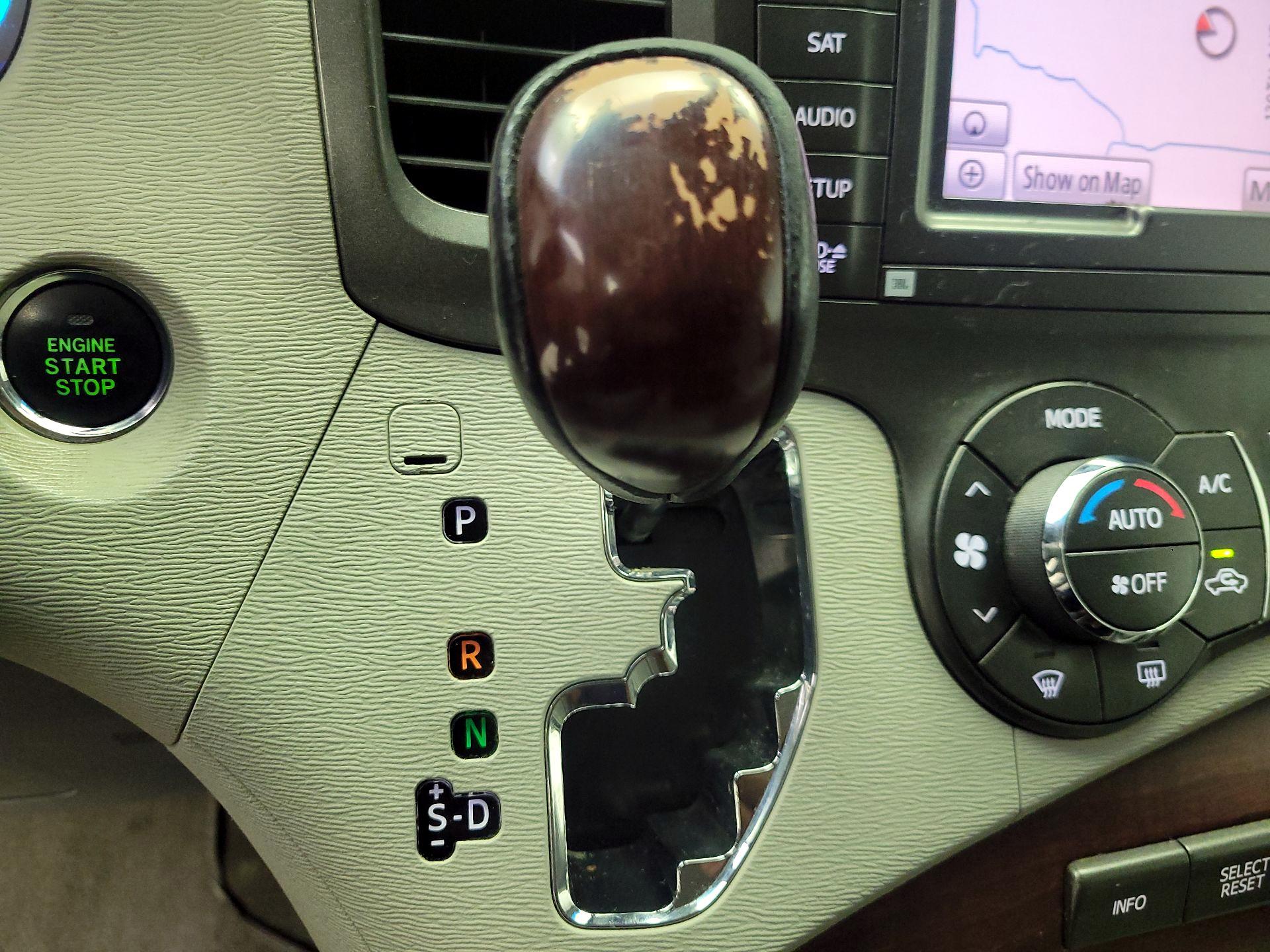 Thumbnail: 2013 Toyota Sienna - 17
