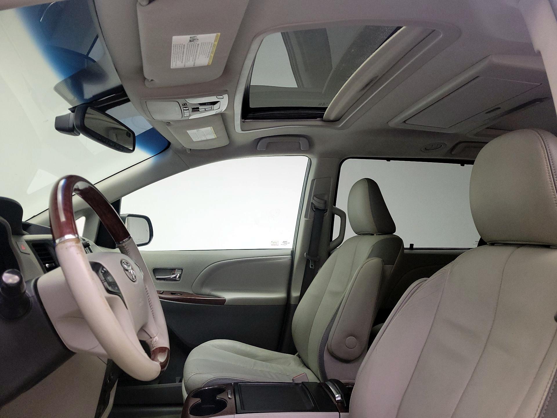 Thumbnail: 2013 Toyota Sienna - 18