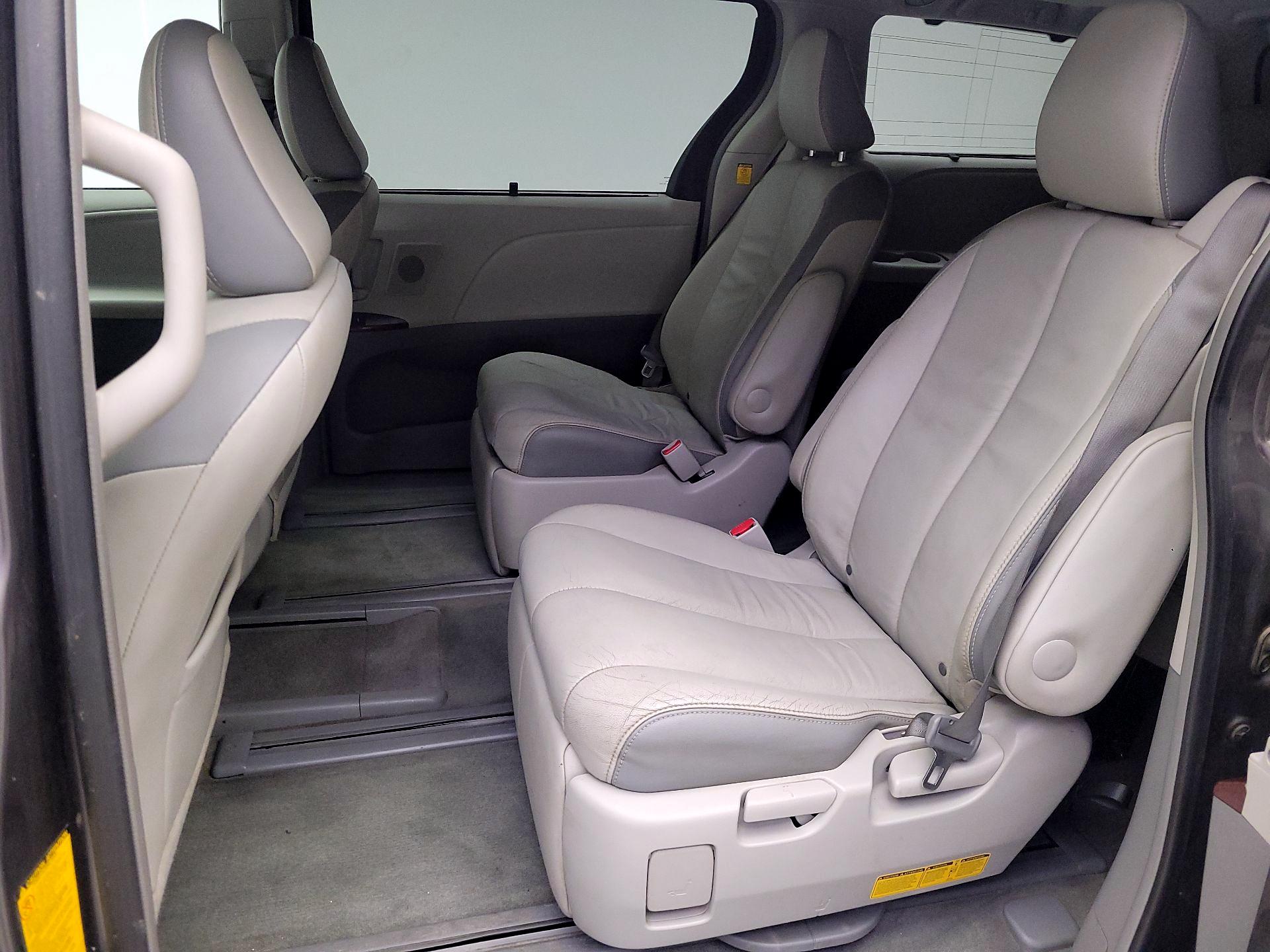 Thumbnail: 2013 Toyota Sienna - 19