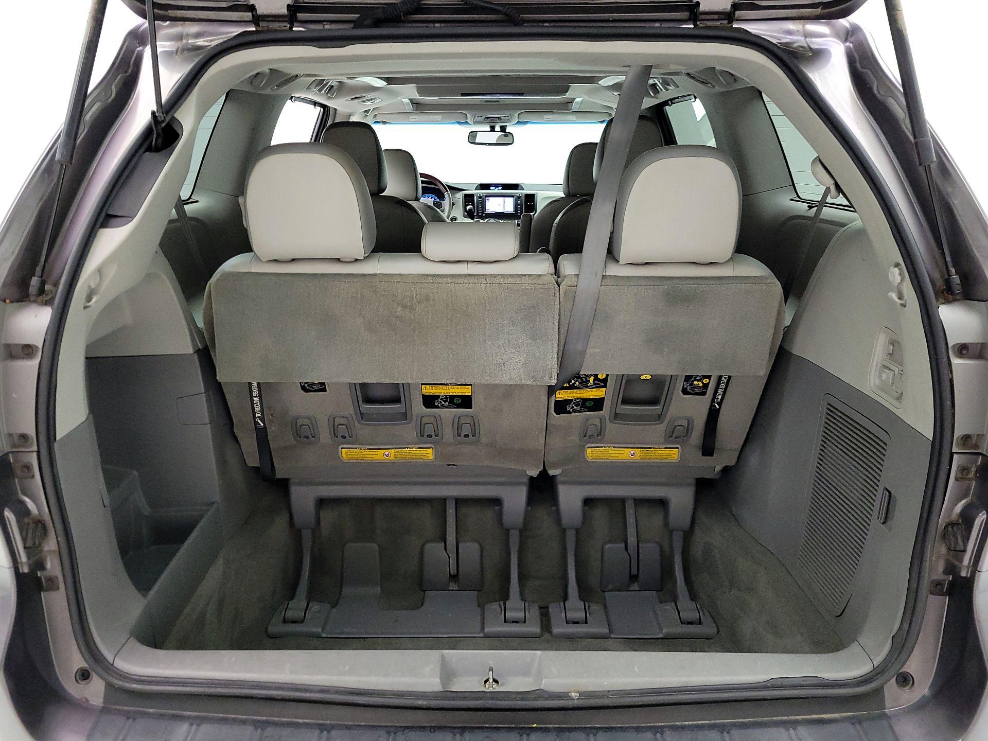 Thumbnail: 2013 Toyota Sienna - 20