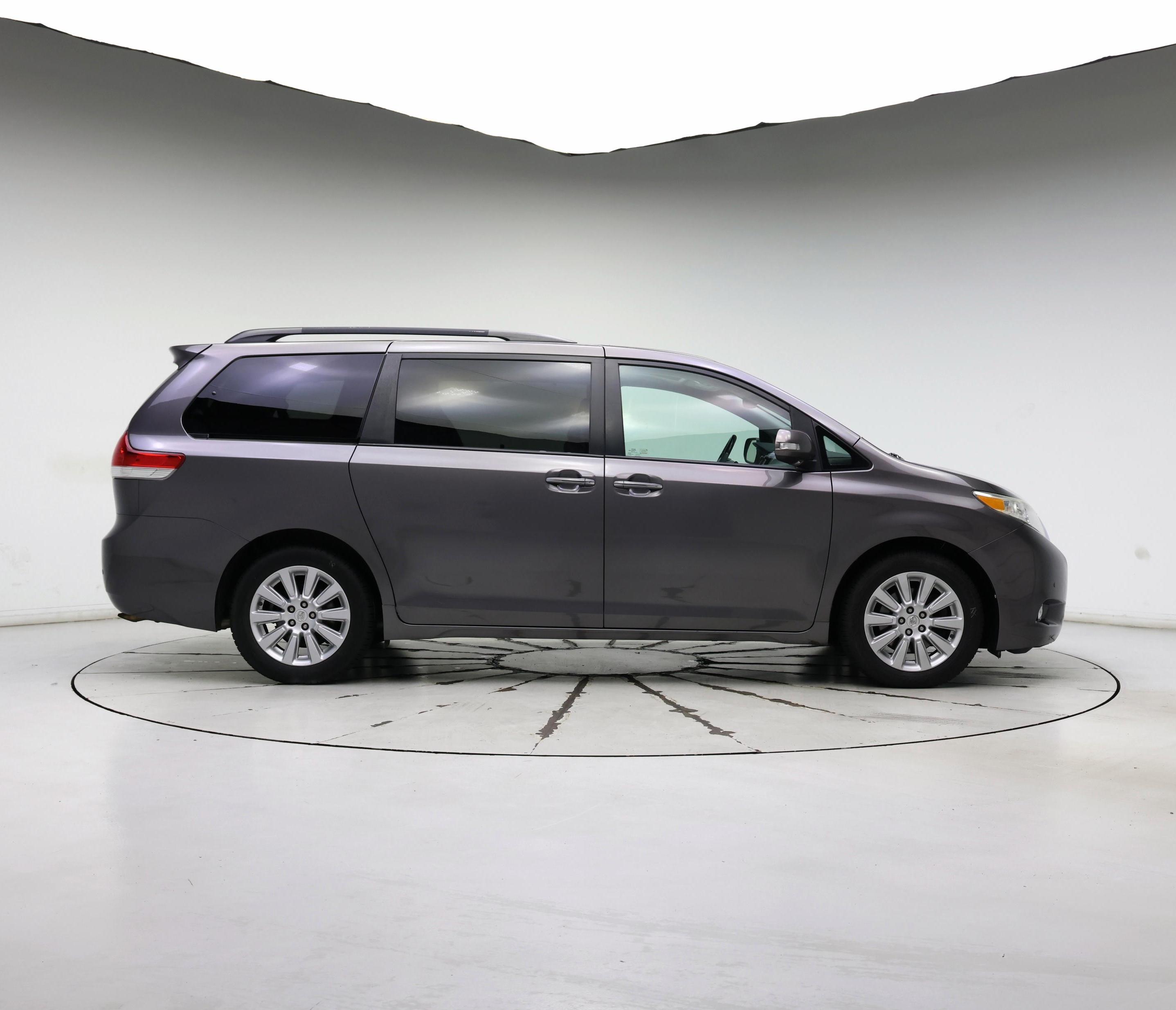 Thumbnail: 2013 Toyota Sienna - 7