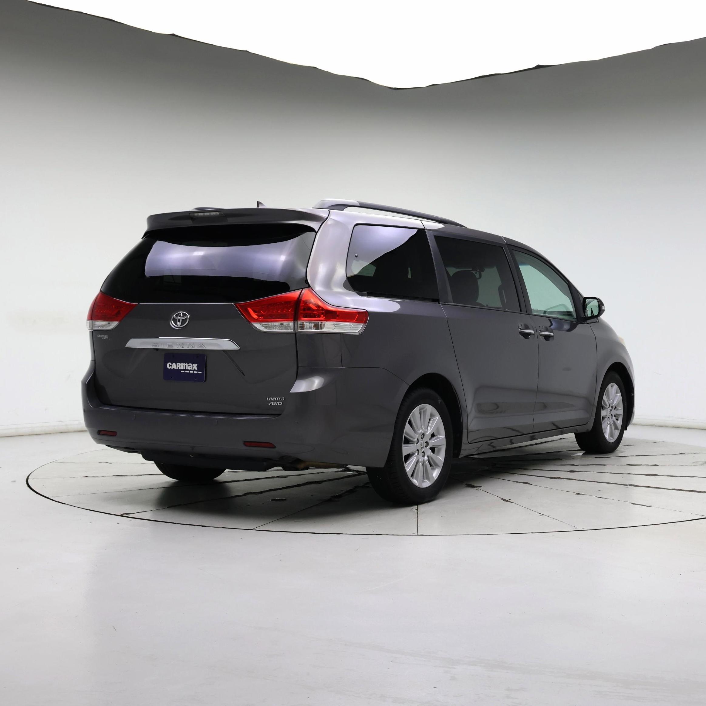 Thumbnail: 2013 Toyota Sienna - 8