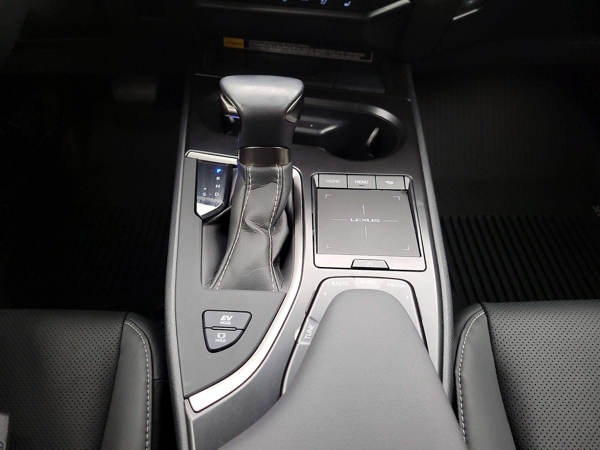 Thumbnail: 2021 Lexus UX - 17