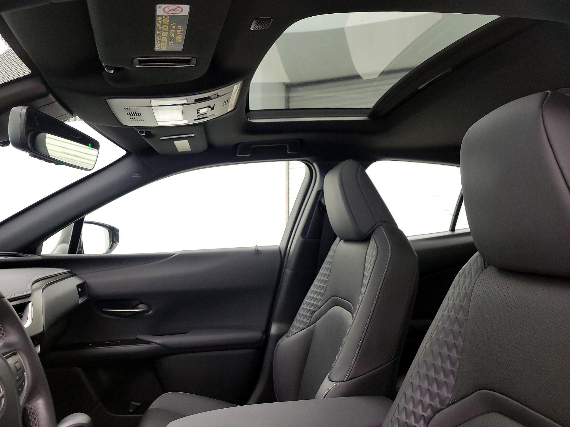 Thumbnail: 2021 Lexus UX - 18