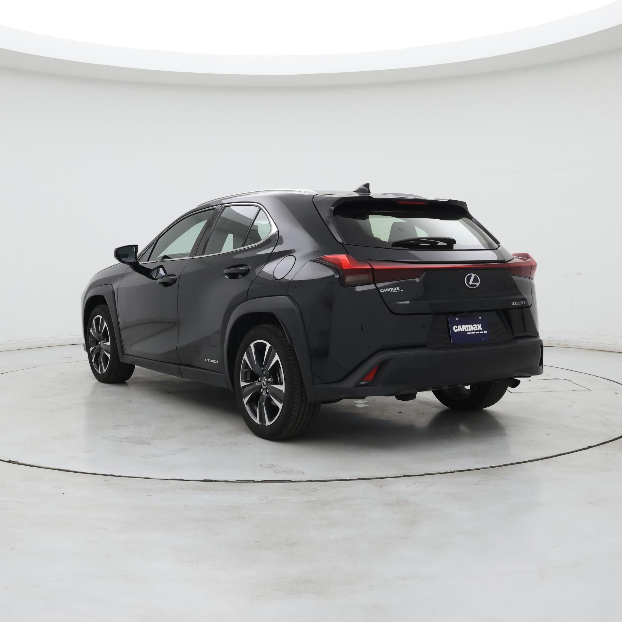 Thumbnail: 2021 Lexus UX - 2