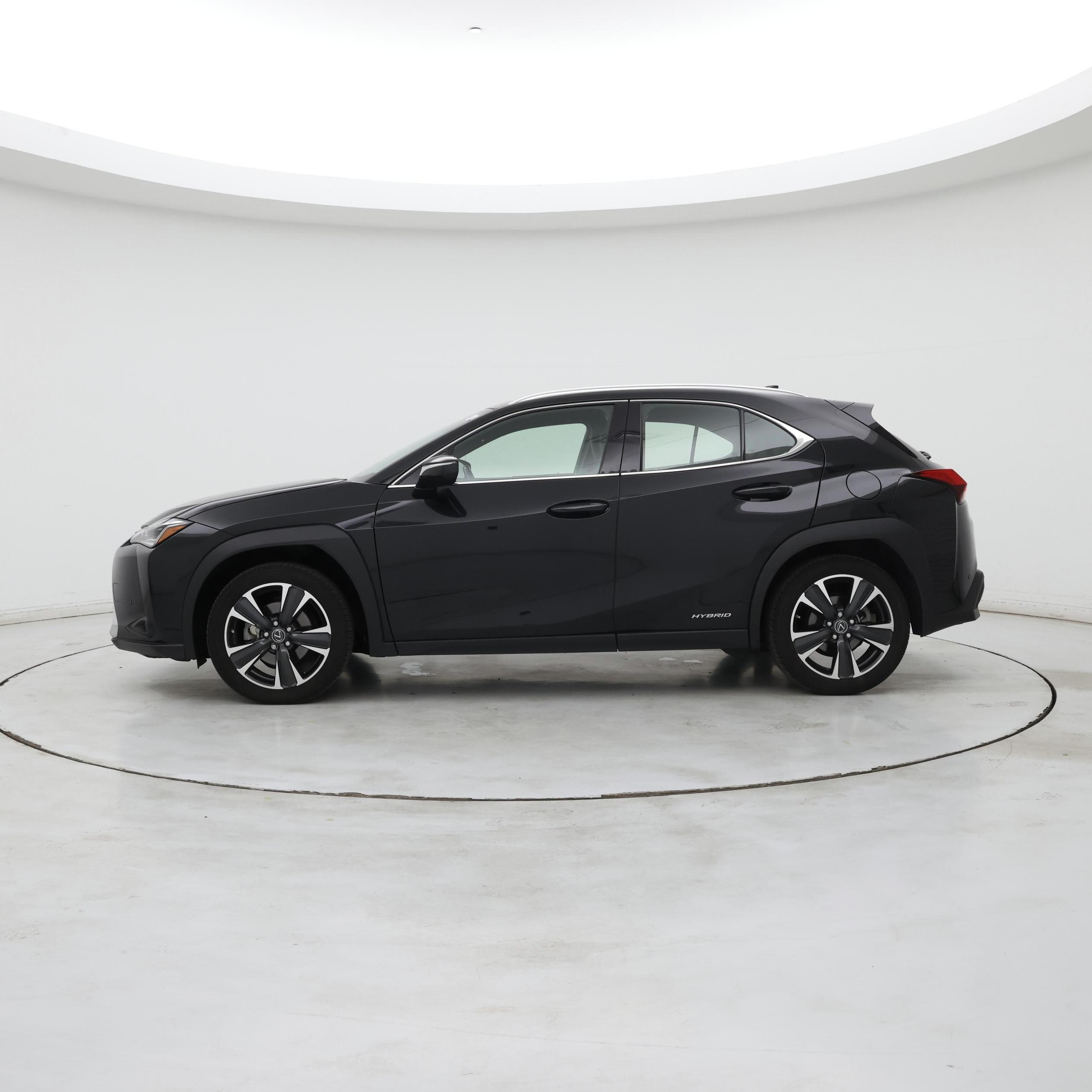 Thumbnail: 2021 Lexus UX - 3