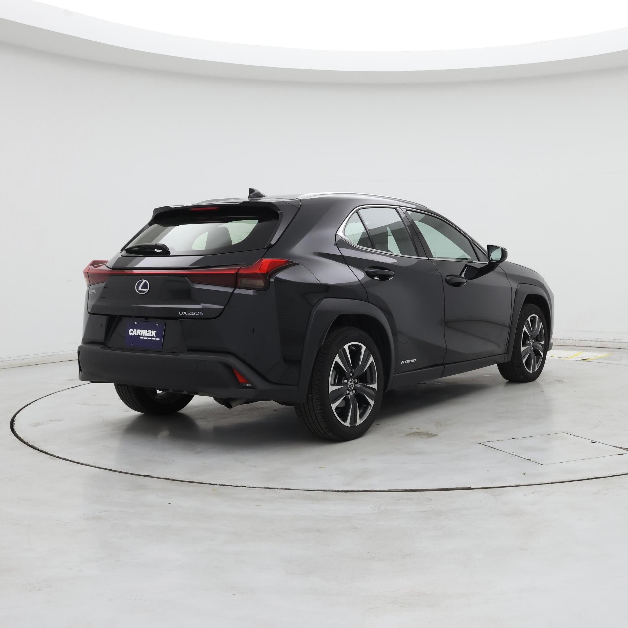 Thumbnail: 2021 Lexus UX - 8