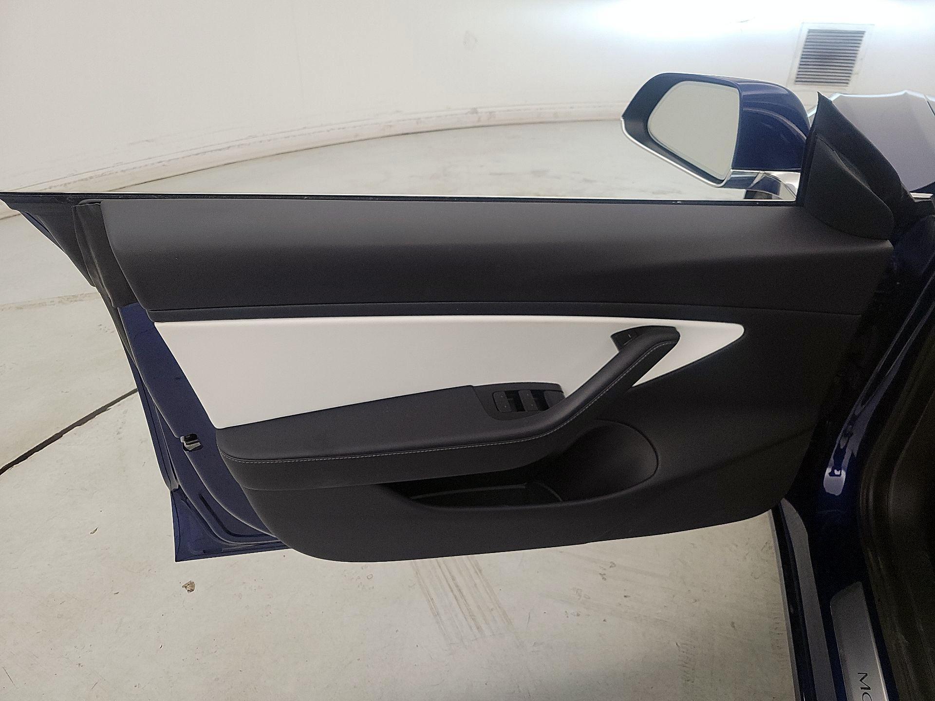Thumbnail: 2020 Tesla Model 3 - 12