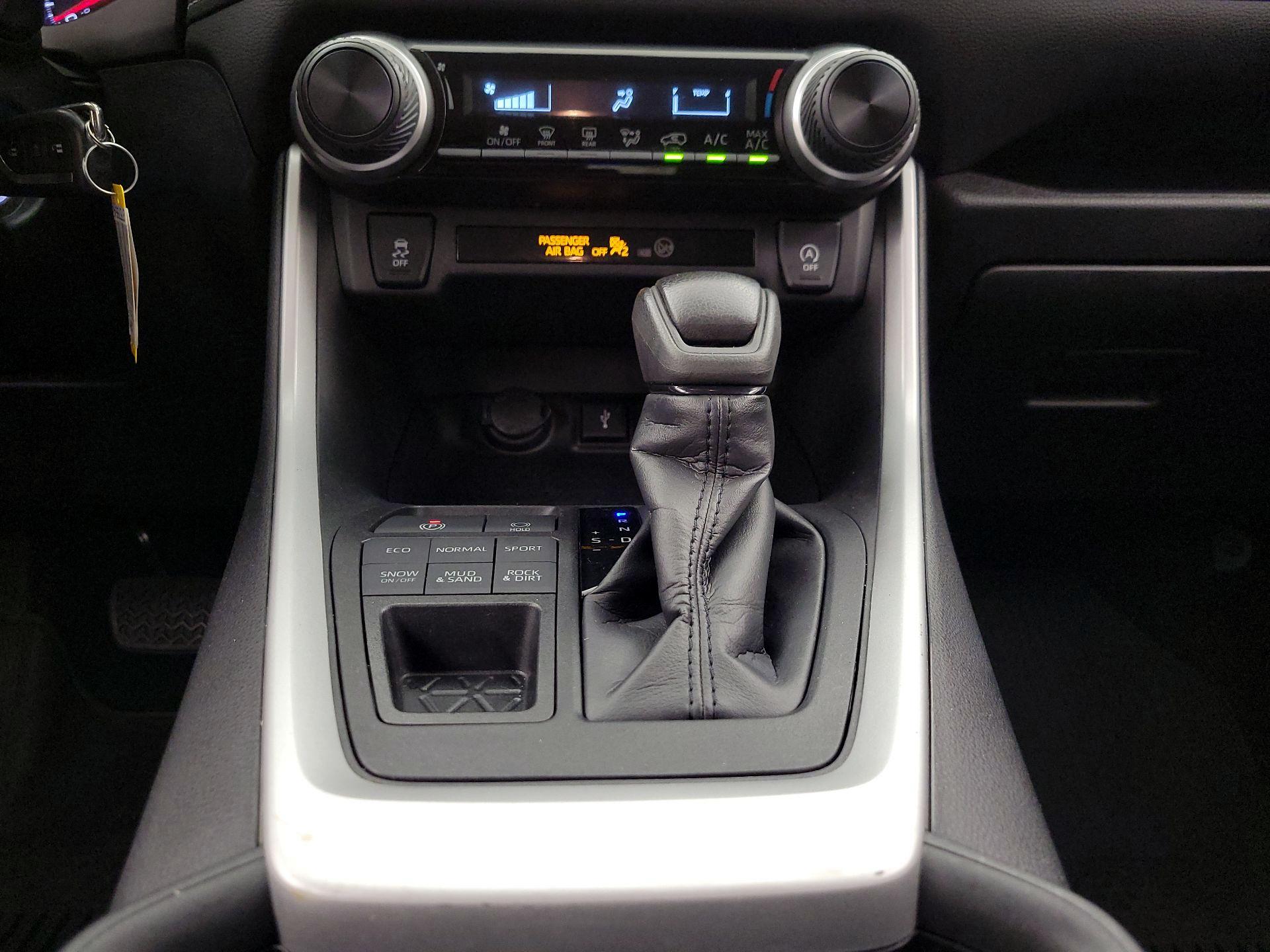 Thumbnail: 2020 Toyota RAV4 - 17