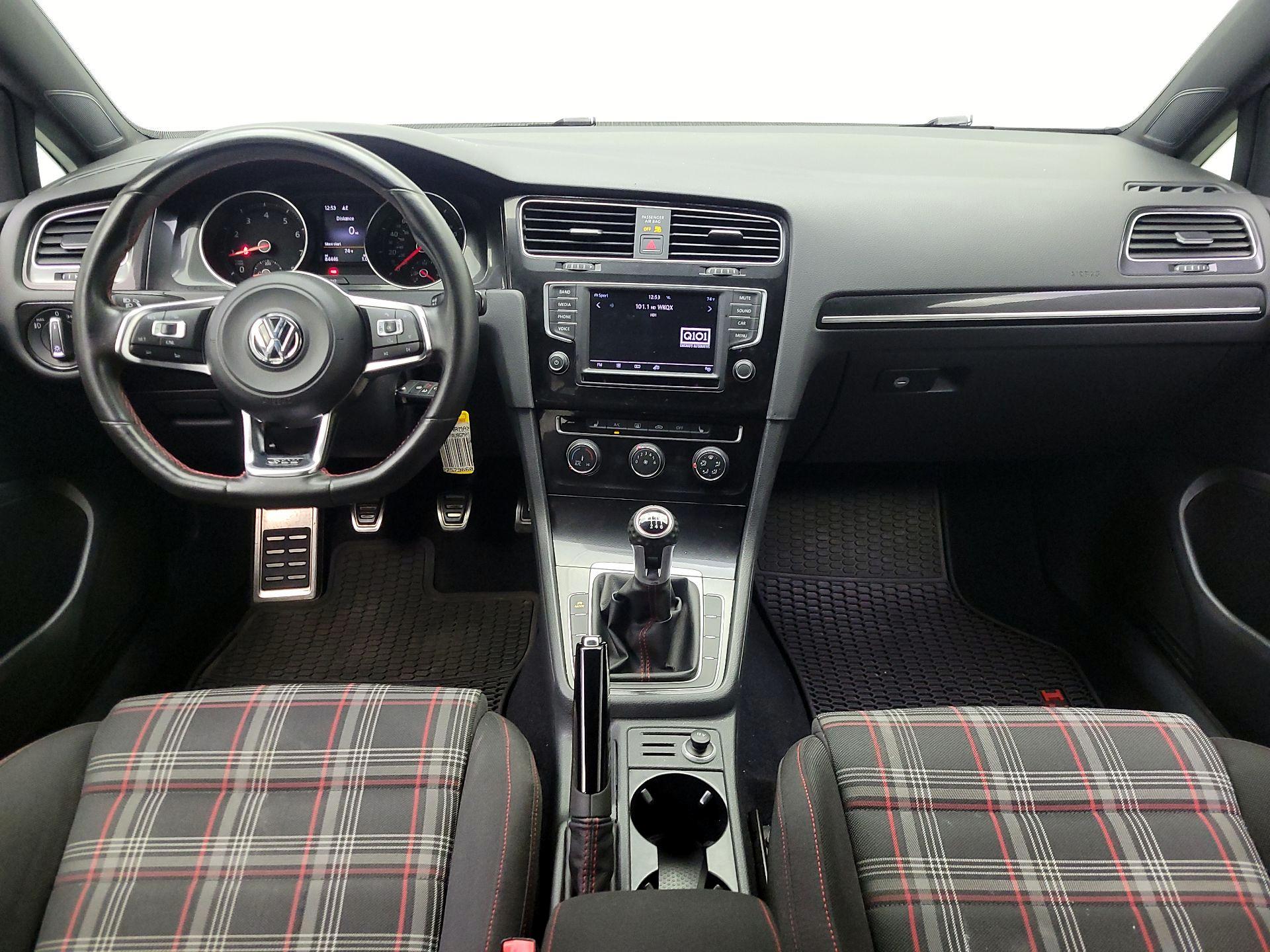 Thumbnail: 2016 Volkswagen Golf - 9