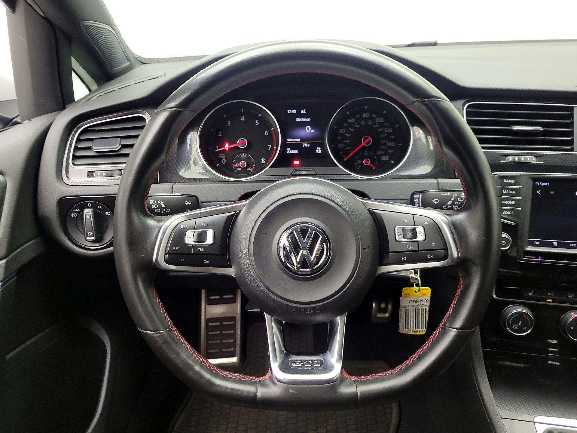 Thumbnail: 2016 Volkswagen Golf - 10