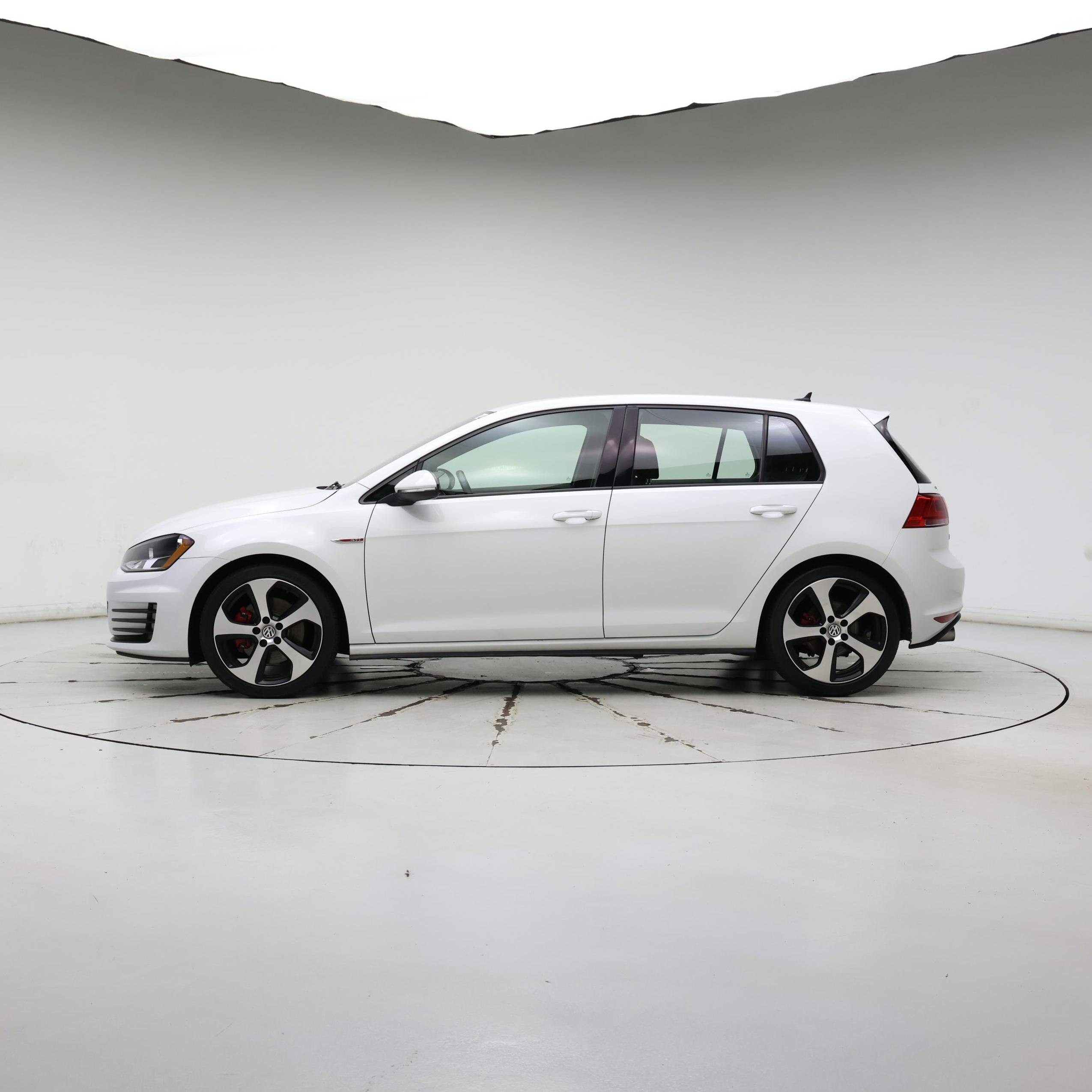 Thumbnail: 2016 Volkswagen Golf - 3