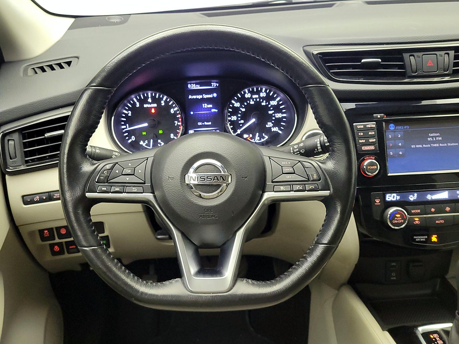 Thumbnail: 2017 Nissan Rogue Sport - 10