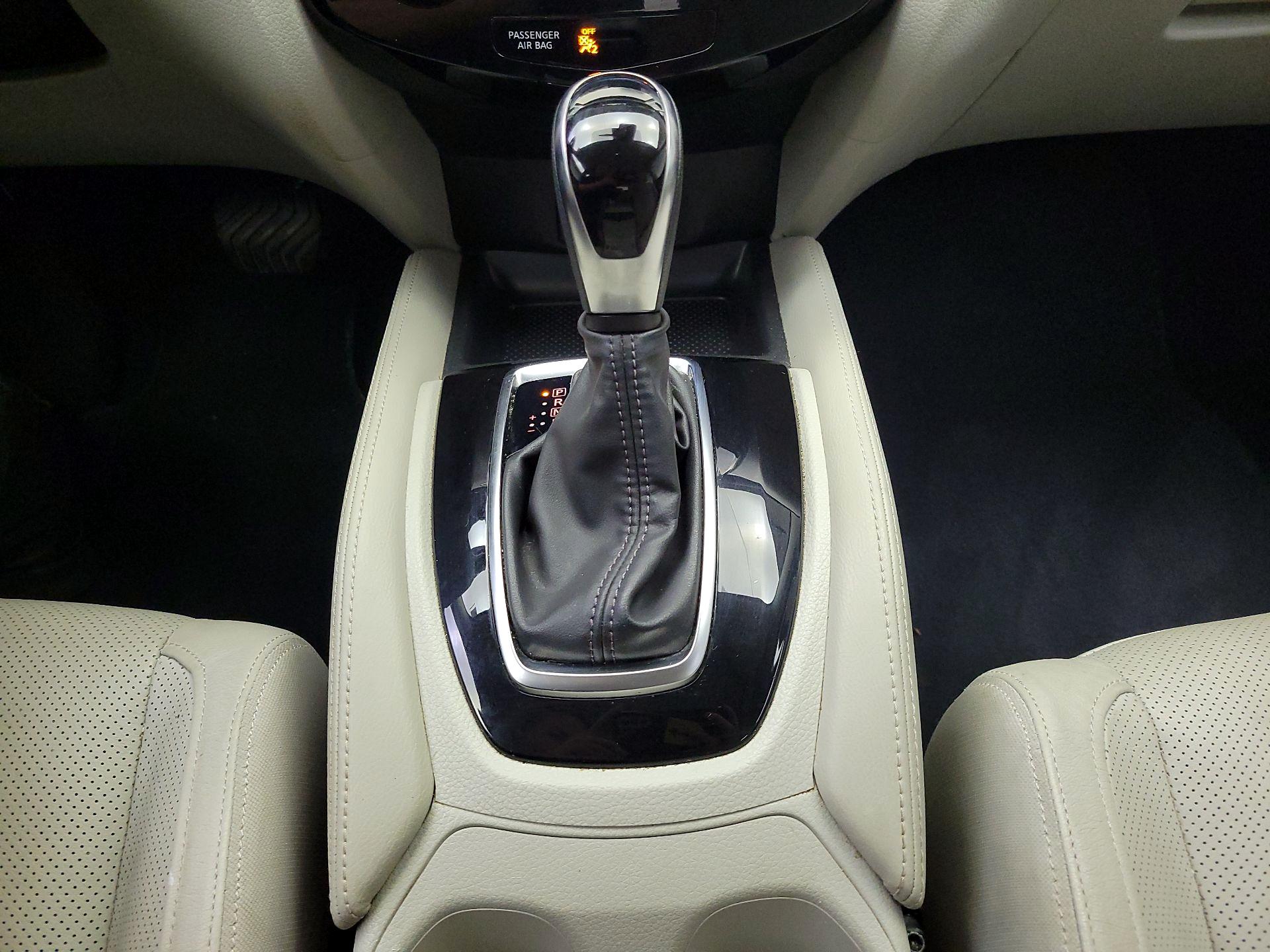 Thumbnail: 2017 Nissan Rogue Sport - 18