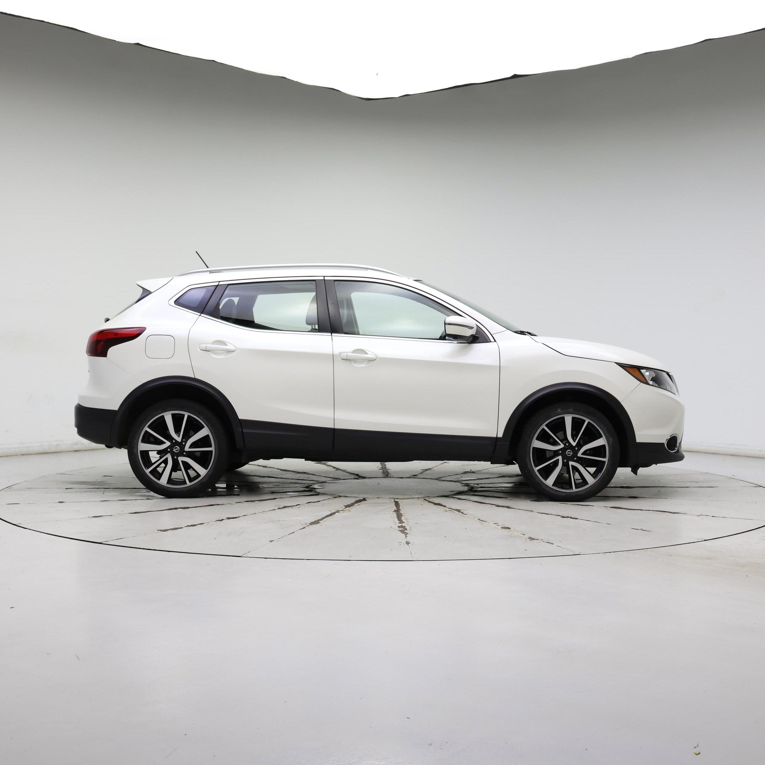 Thumbnail: 2017 Nissan Rogue Sport - 7