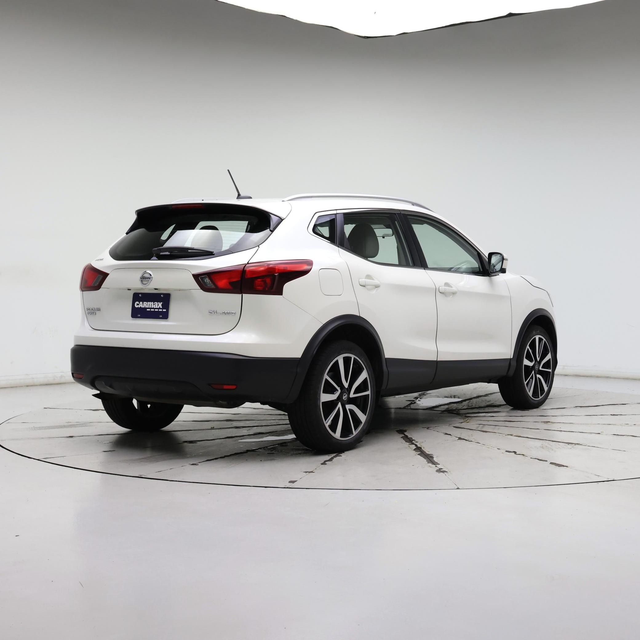 Thumbnail: 2017 Nissan Rogue Sport - 8
