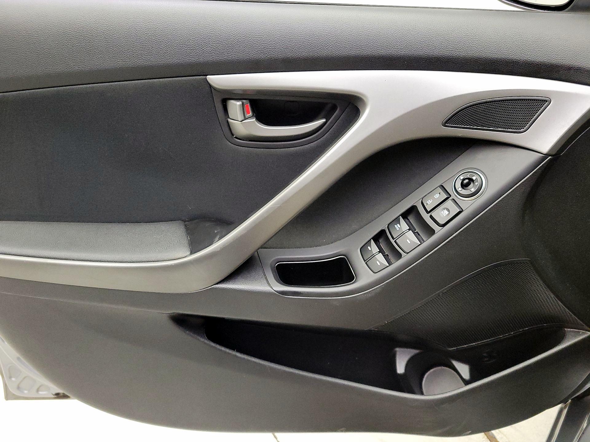 Thumbnail: 2016 Hyundai Elantra - 12