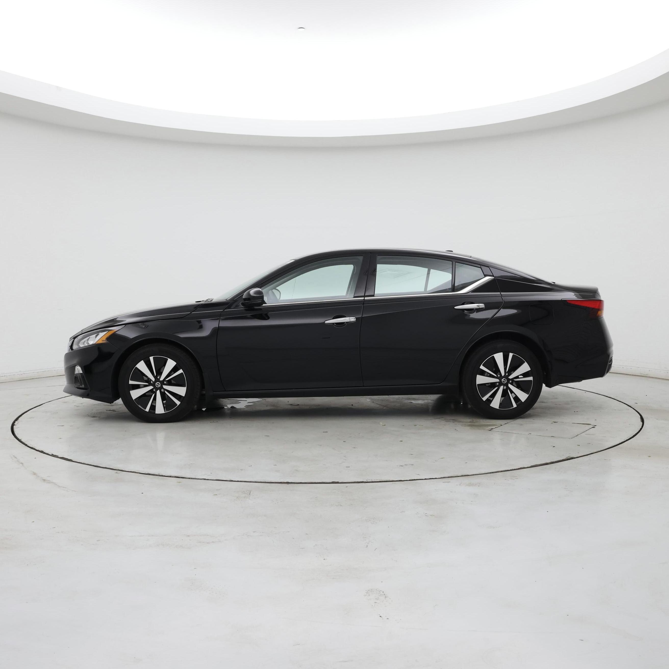 Thumbnail: 2020 Nissan Altima - 3