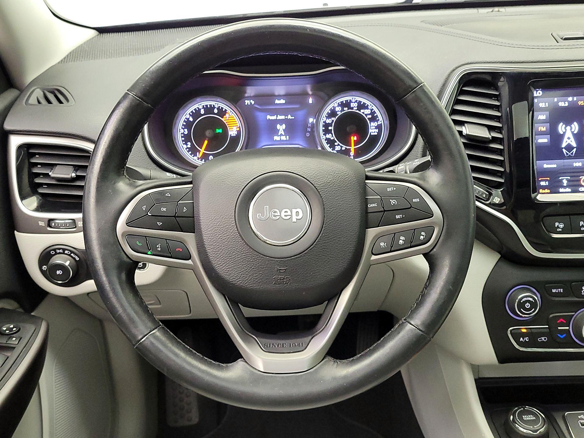 Thumbnail: 2019 Jeep Cherokee - 10