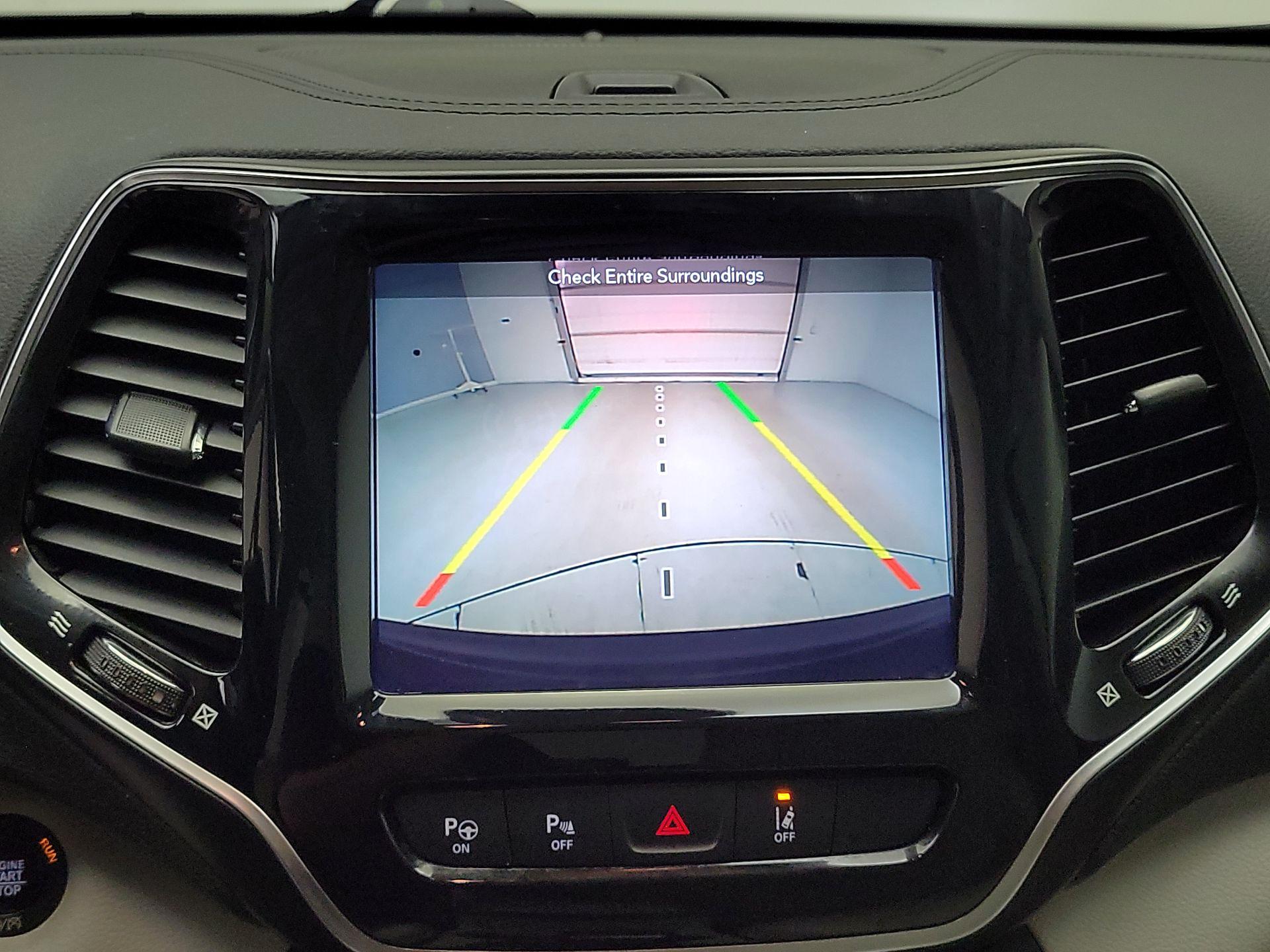 Thumbnail: 2019 Jeep Cherokee - 15