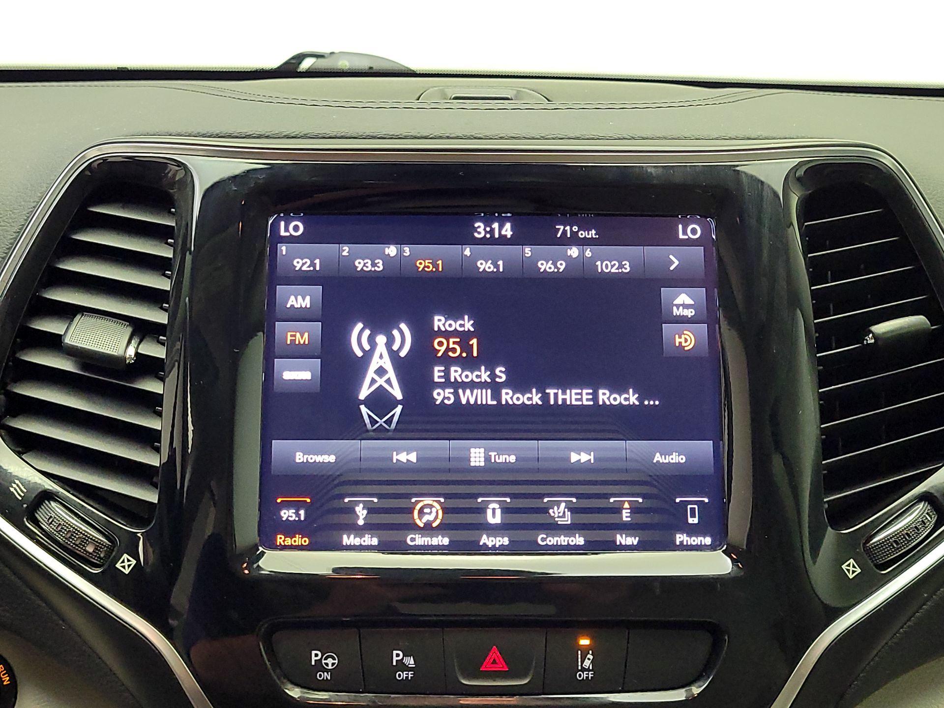 Thumbnail: 2019 Jeep Cherokee - 16